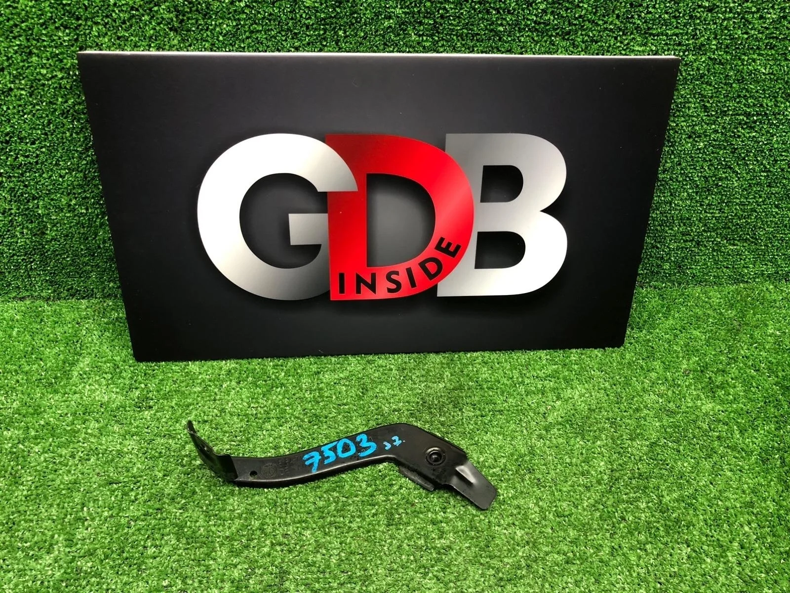 Кронштейн крыла BMW 5 series 19.05.2006 51647060813 E61 N52B25A, передний левый