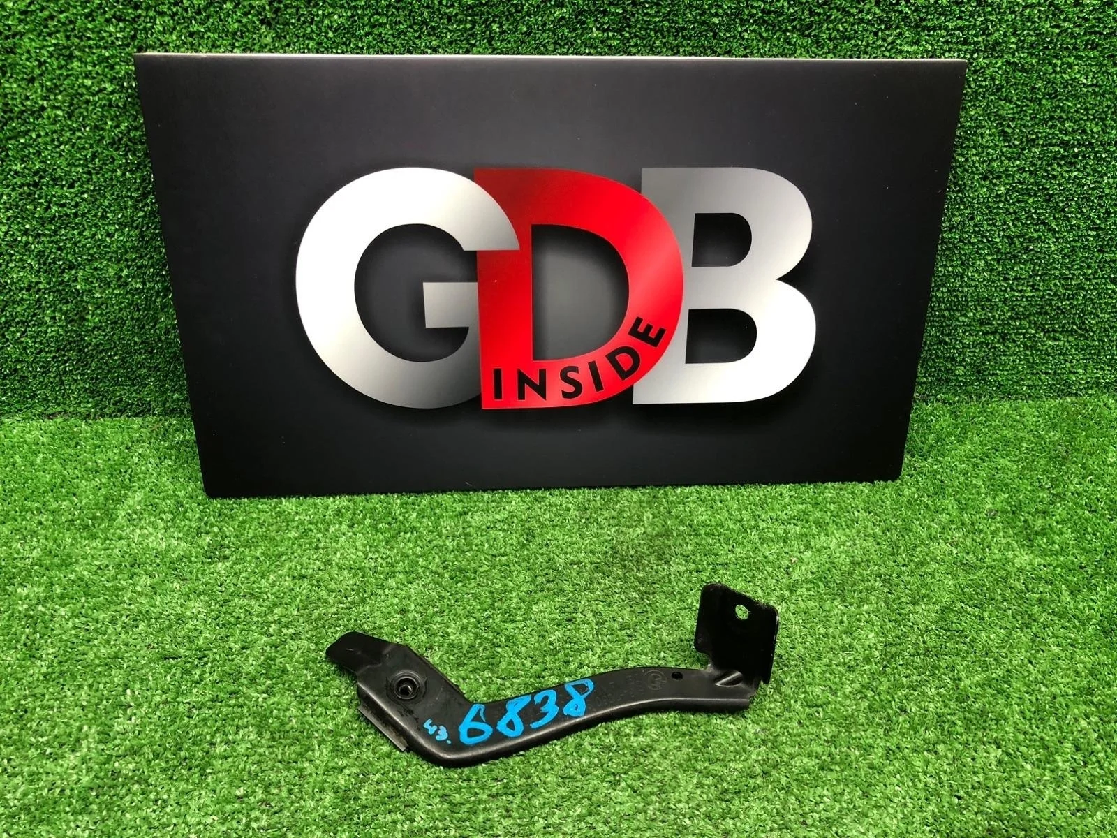 Кронштейн крыла BMW 5 series 19.11.2005 51647060813 E61 N52B25A, передний левый