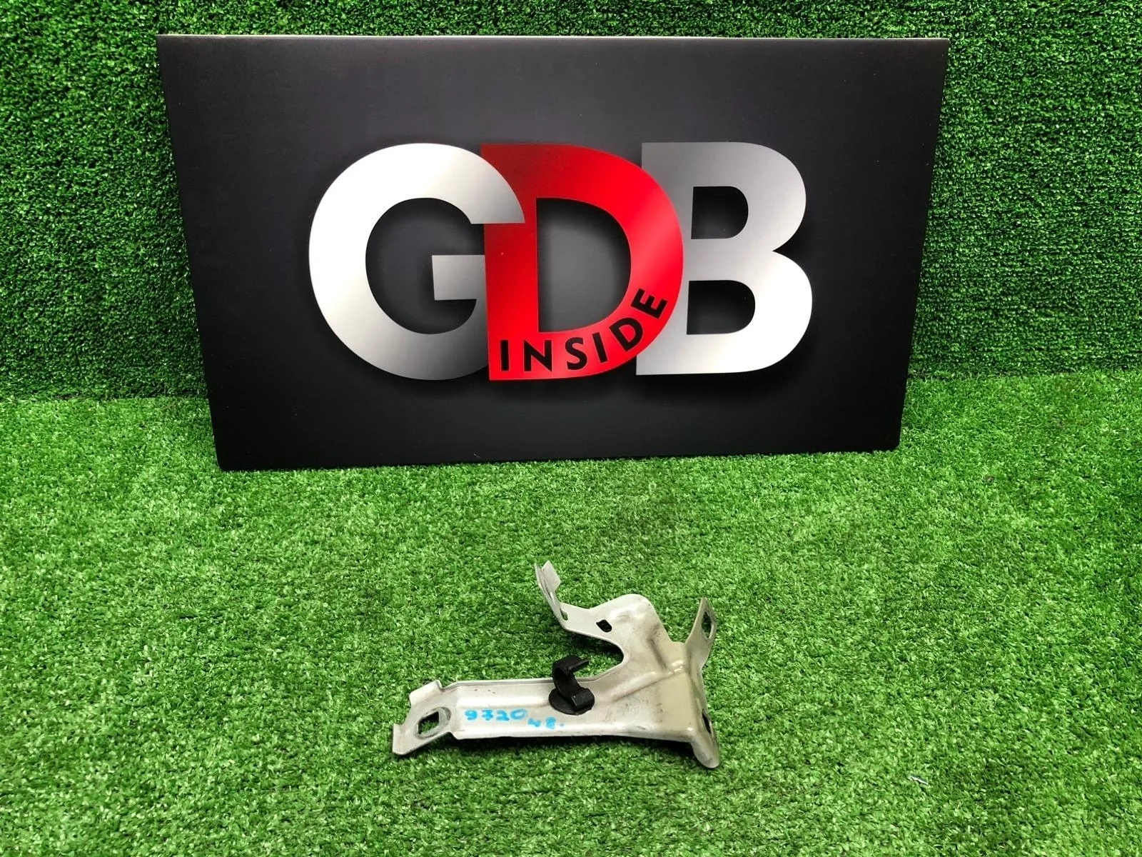 Кронштейн крыла BMW 3 series 15.10.2012 41357298038 F30 N55B30A, передний правый