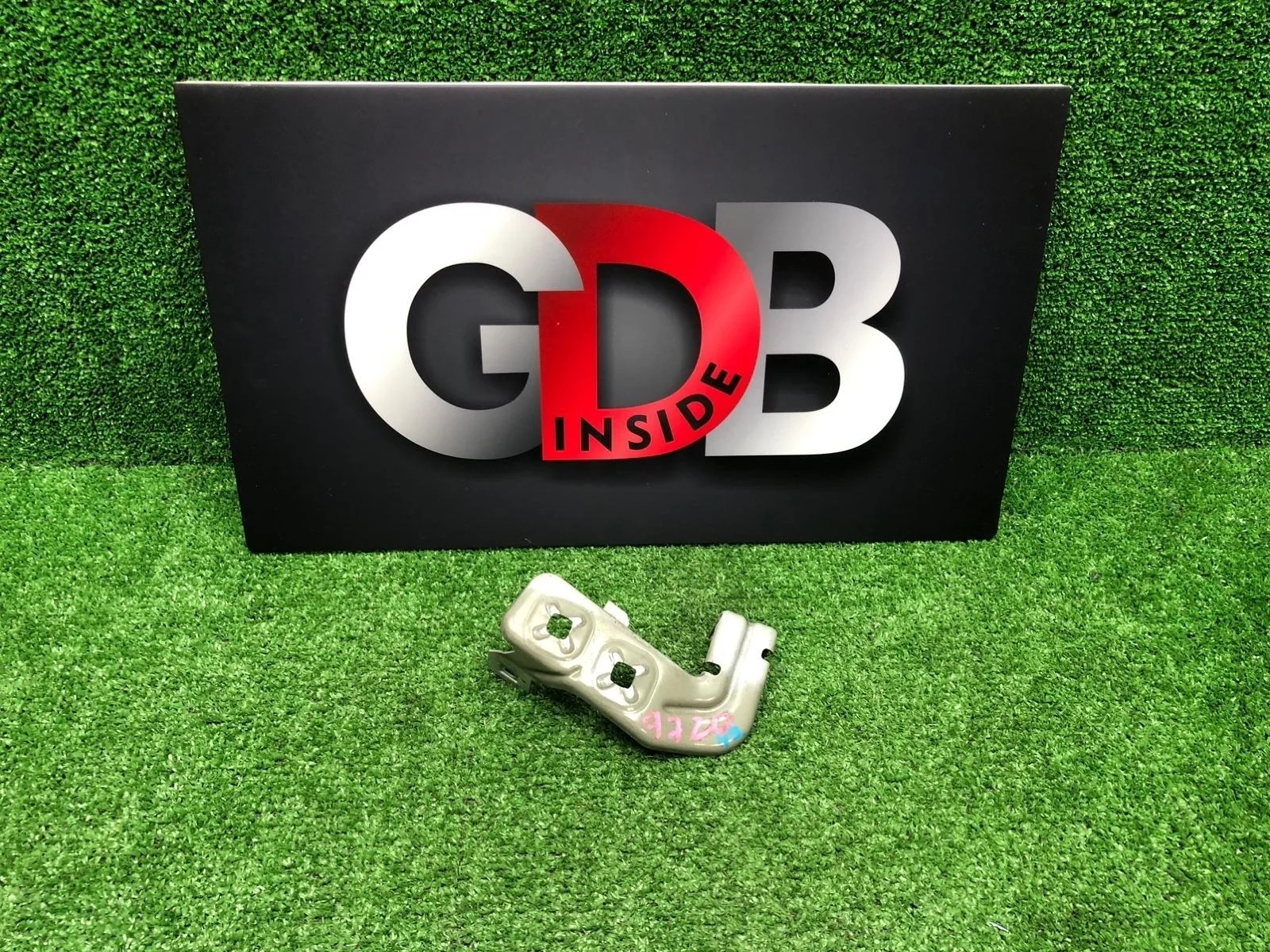 Кронштейн крыла BMW 3 series 15.10.2012 41358066940 F30 N55B30A, передний правый