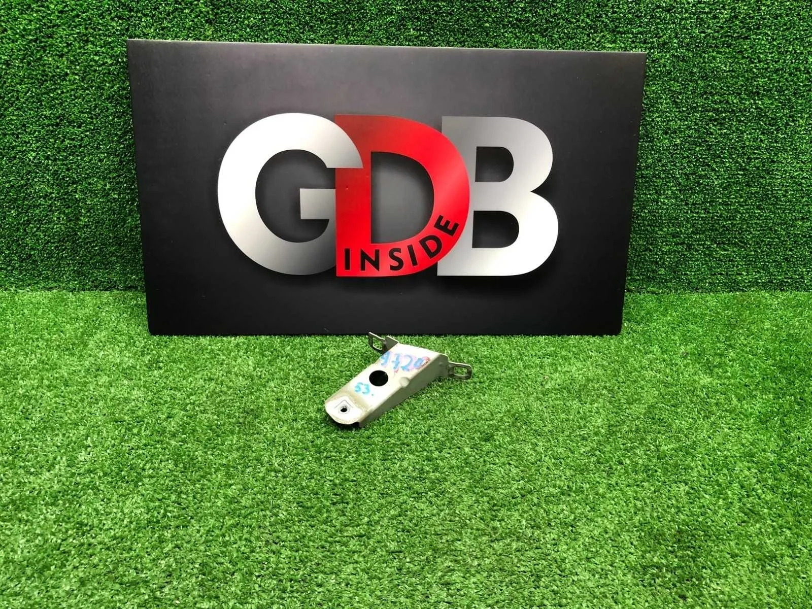 Кронштейн крыла BMW 3 series 15.10.2012 41358066938 F30 N55B30A, передний правый