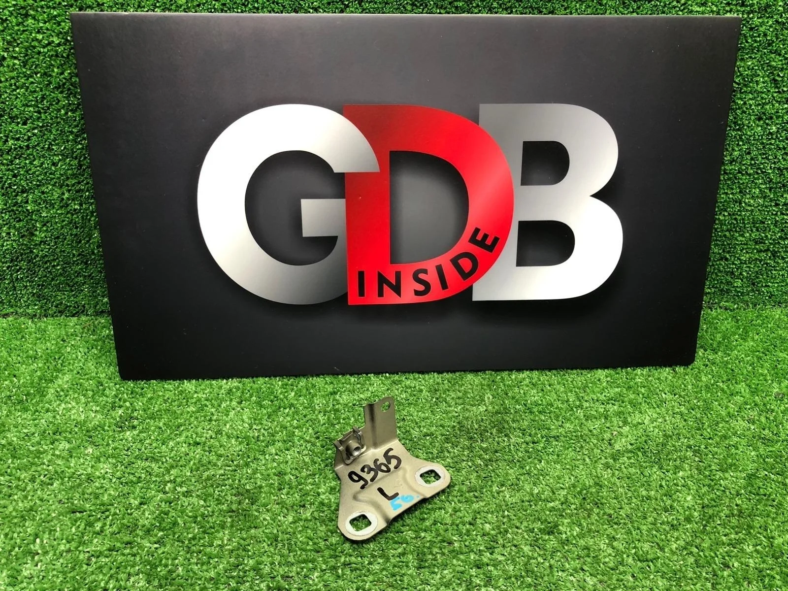 Крепление крыла BMW 5 series 10.05.2010 41357207203 F10 N52B30A, переднее левое