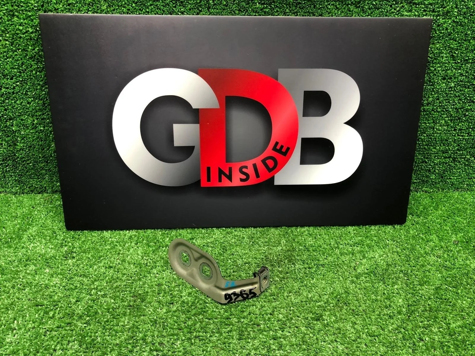 Крепление крыла BMW 5 series 10.05.2010 41357207205 F10 N52B30A, переднее левое