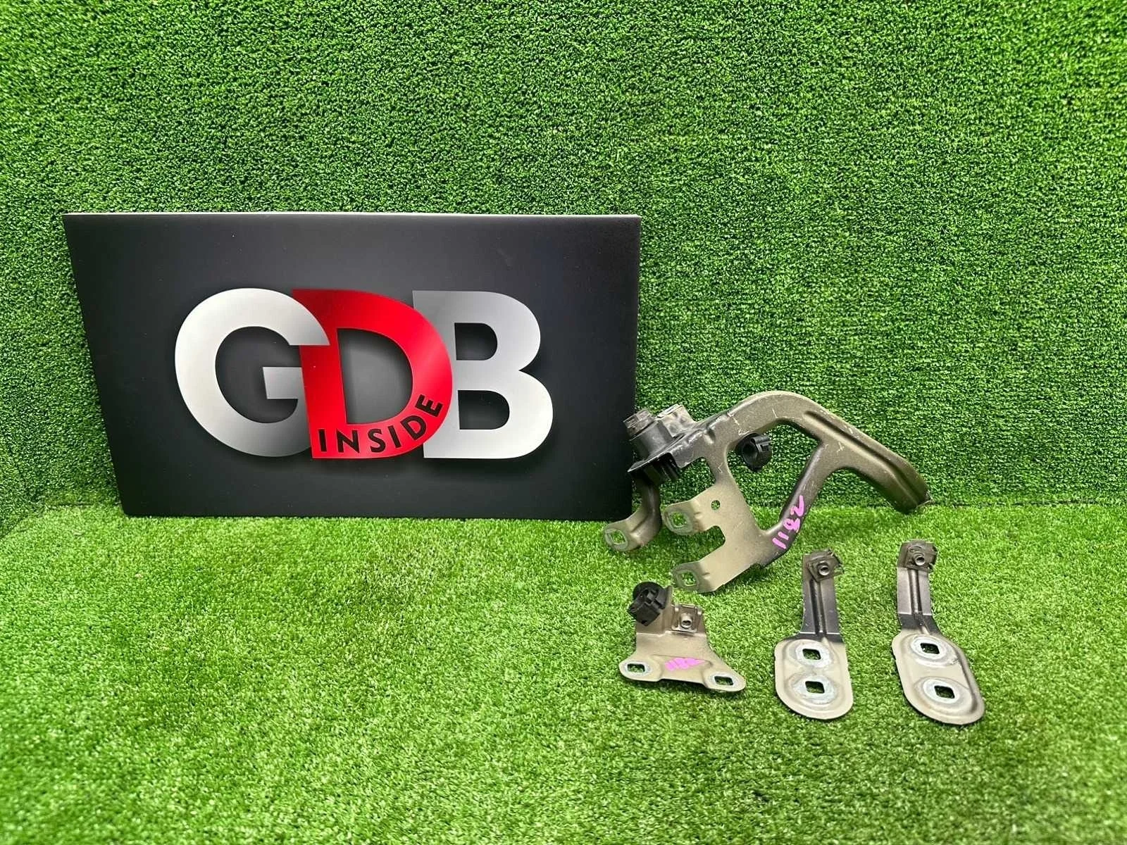 Кронштейн крыла BMW 5 series 23.09.2010 41357207210 F11 N52B25AF, правый