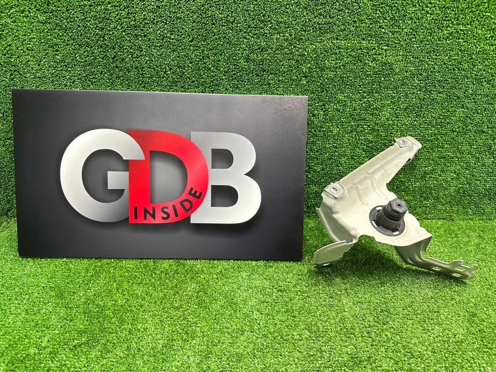 Кронштейн крыла BMW X3 2012 41357267327 F25 N20B20A, передний левый