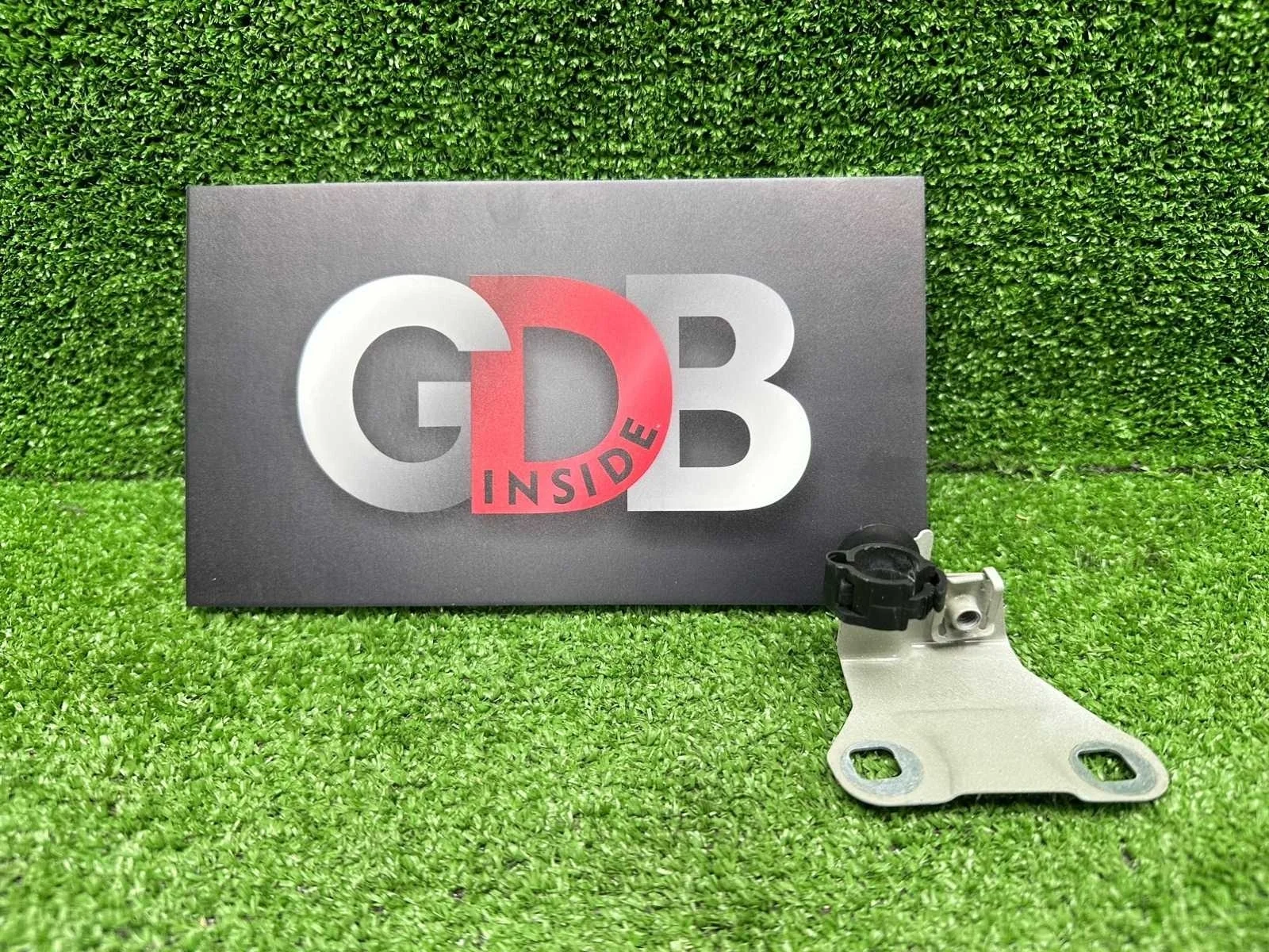 Кронштейн крыла BMW 5 series 18.01.2011 41357207204 F10 N52B25AF, правый