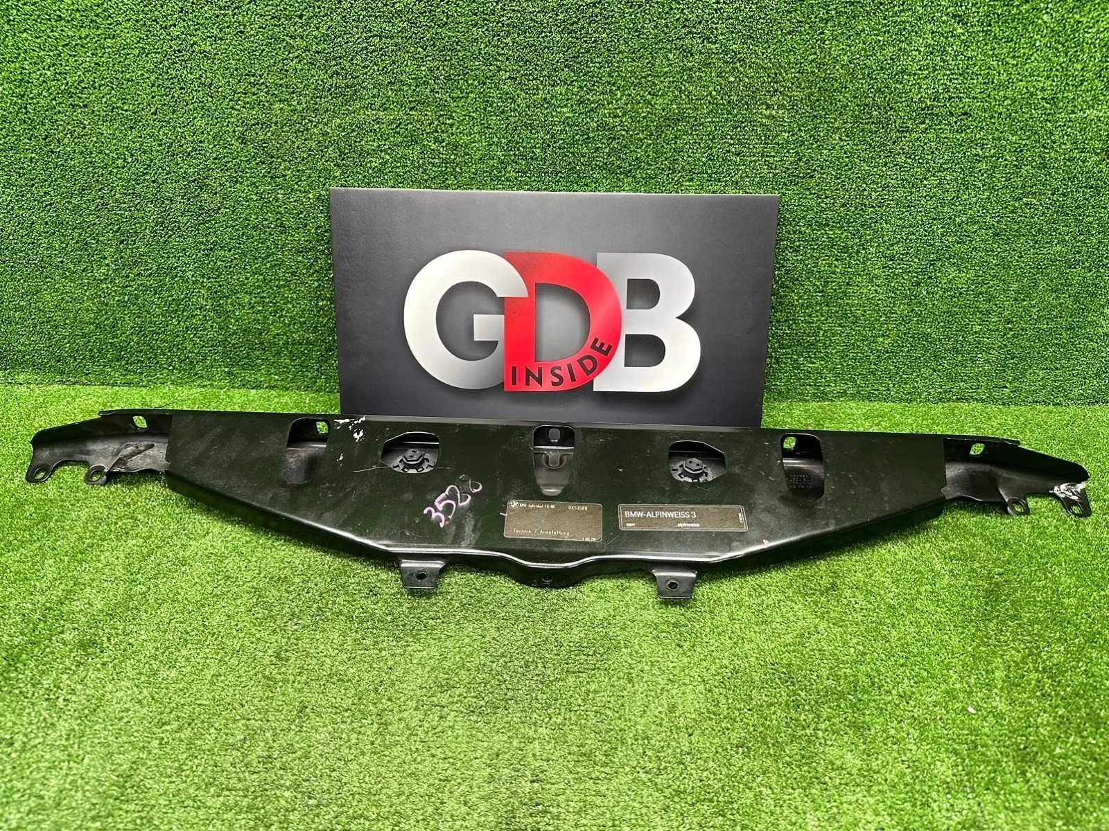 Верхняя планка телевизора BMW 5 series 20.02.2013 51647200689 F10 N20B20B