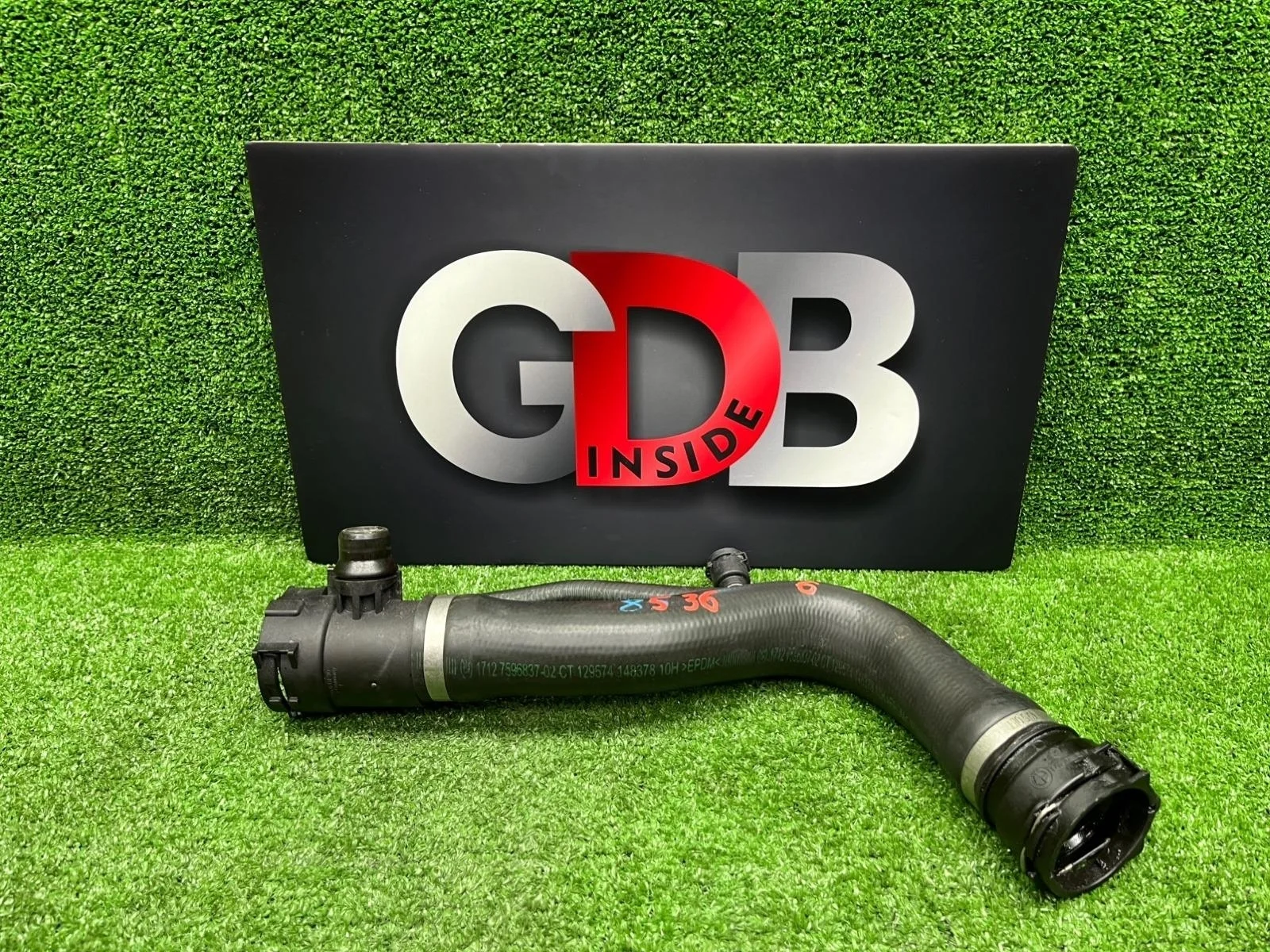 Патрубок системы охлаждения BMW 3 series 06.09.2012 17127596837 F30 N20B20B