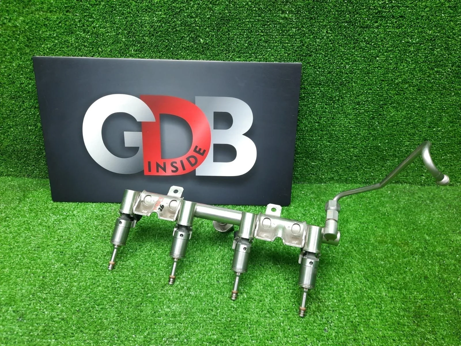 Топливная рампа с форсунками Bmw 1 Series 28.04.2012 13537592426 F20 N13B16A