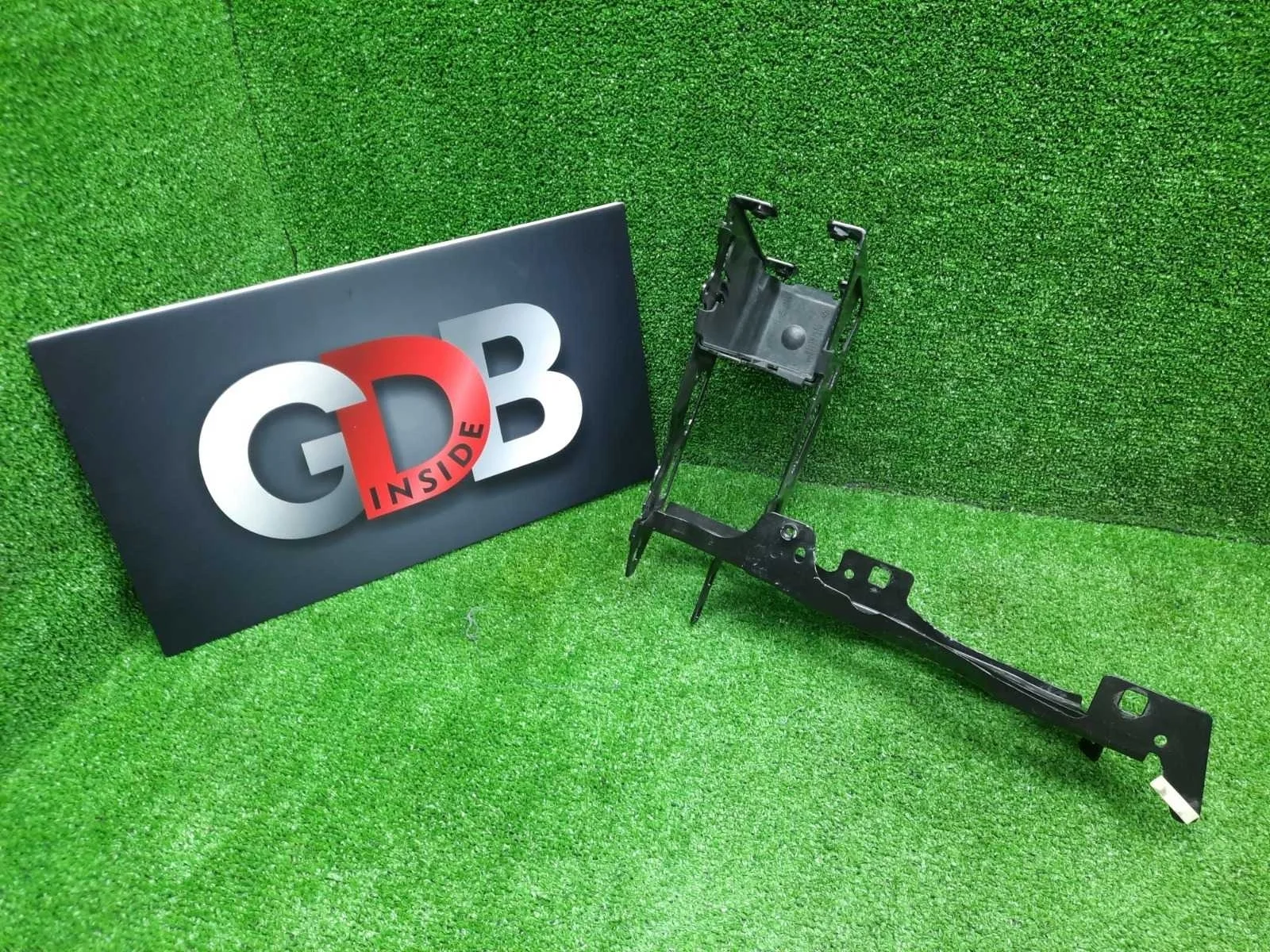 Кронштейн фары Bmw 1 Series 23.10.2012 51647245792 F20 N13B16A, передний правый