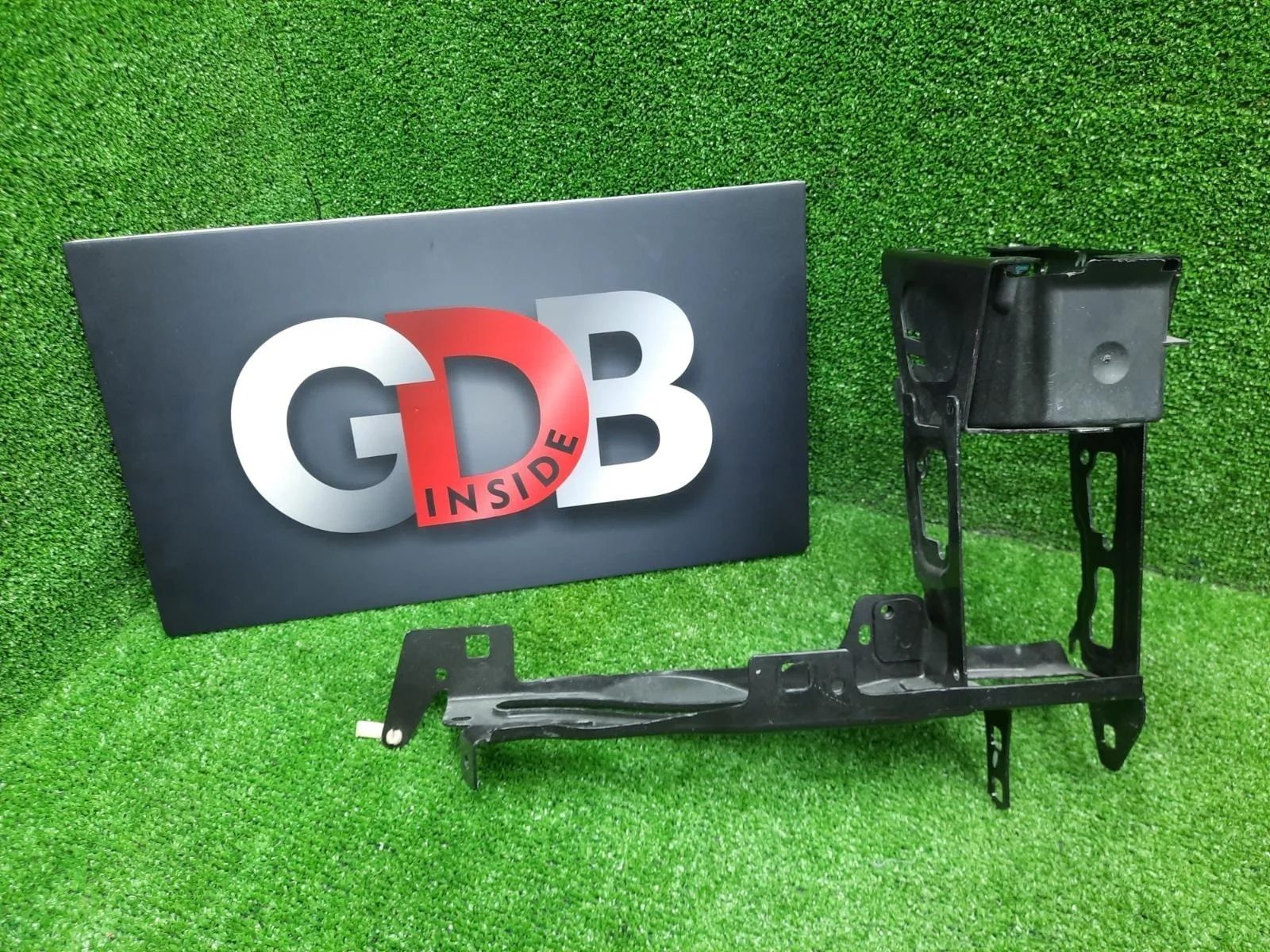 Кронштейн фары Bmw 1 Series 28.04.2012 51647245792 F20 N13B16A, передний правый