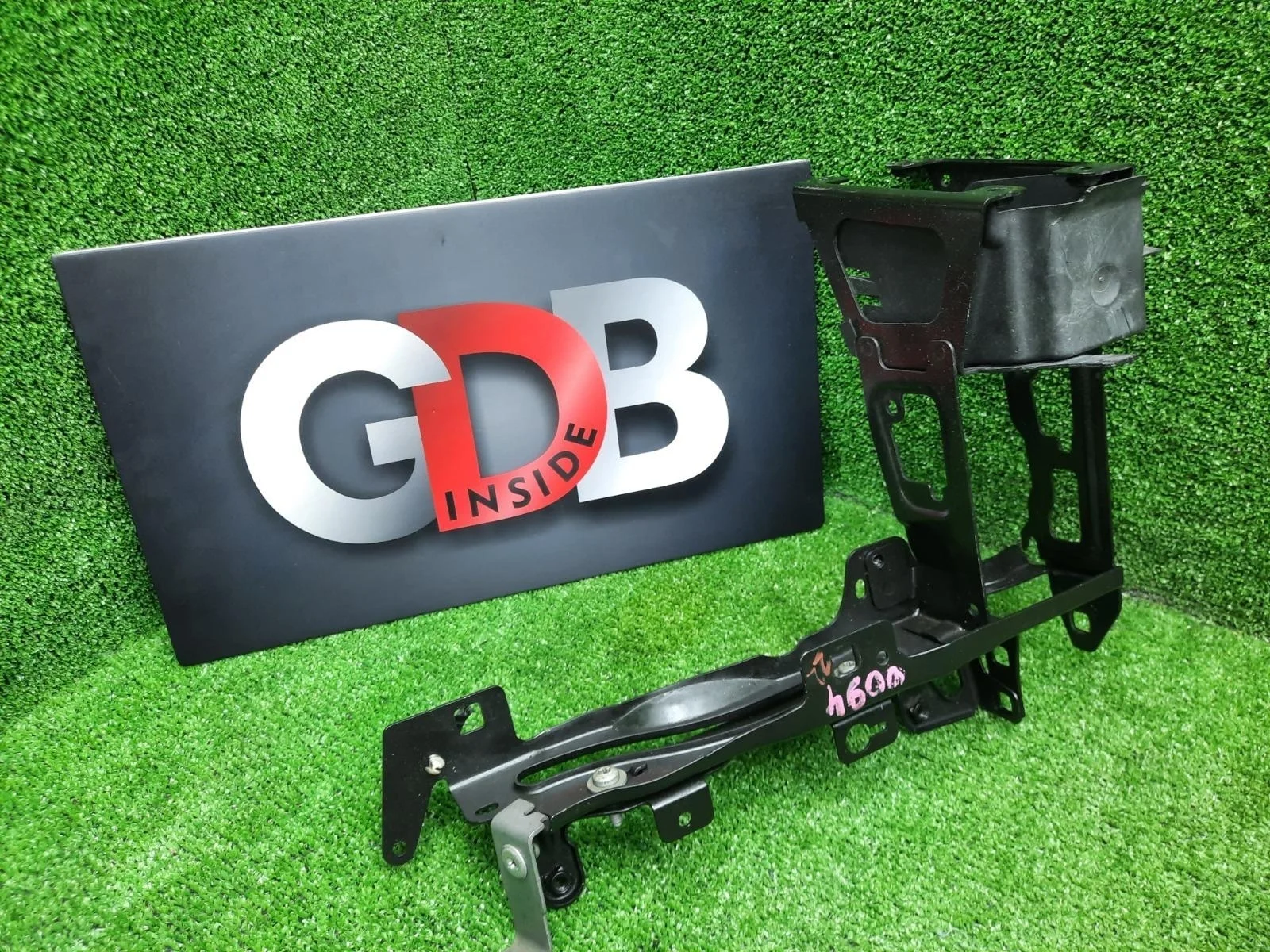 Кронштейн фары Bmw 3 Series 01.02.2013 51647245792 F30 N55B30A, передний правый