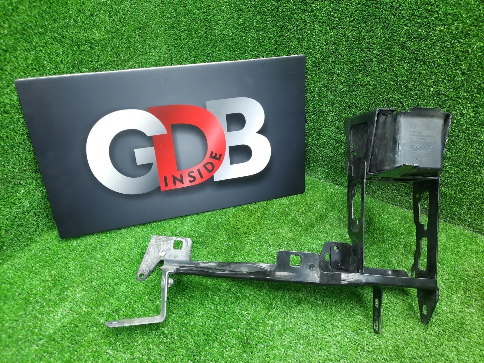 Кронштейн фары Bmw 3 Series 06.08.2013 51647245792 F30 N20B20B, передний правый