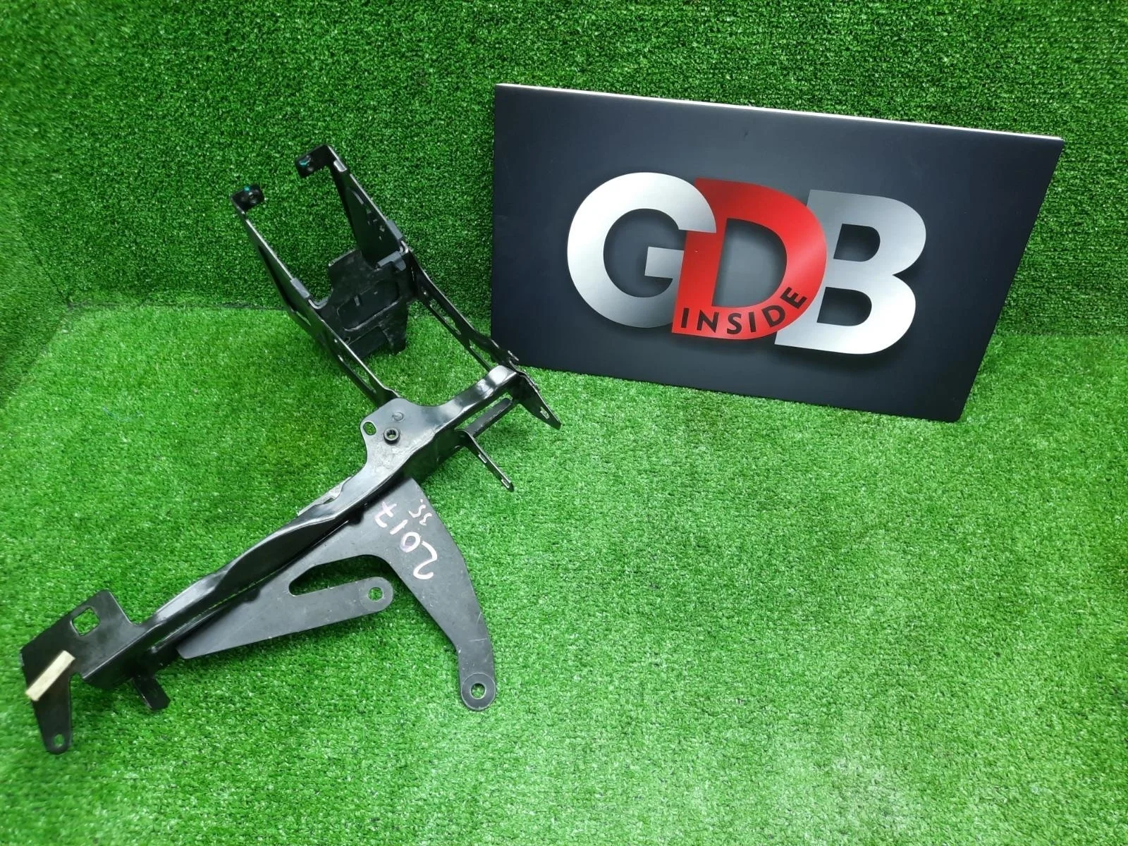 Кронштейн фары BMW 1 series 27.03.2012 51647245791 F20 N13B16A, передний левый