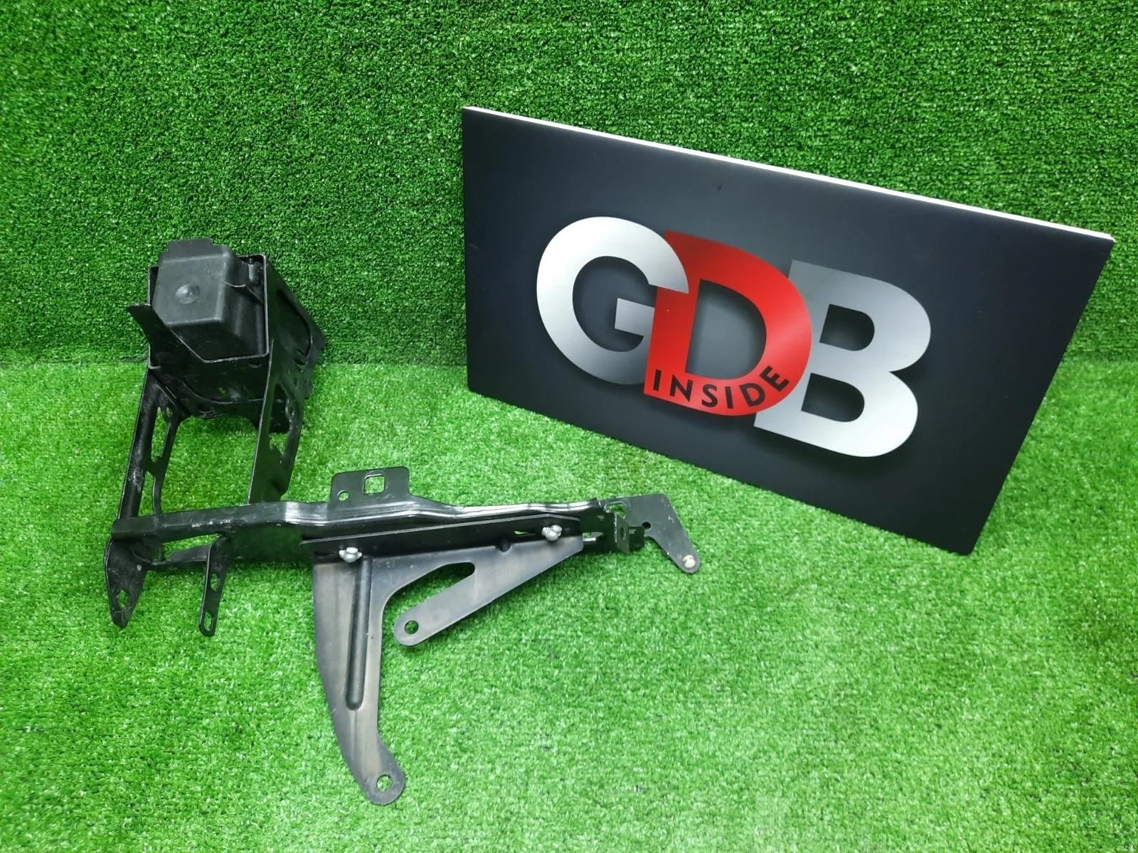 Кронштейн фары BMW 1 series 25.10.2014 51647245791 F20 N13B16A, передний левый