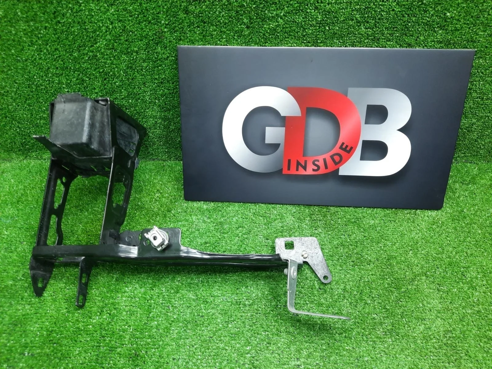 Кронштейн фары BMW 3 series 06.08.2013 51647245791 F30 N20B20B, передний левый