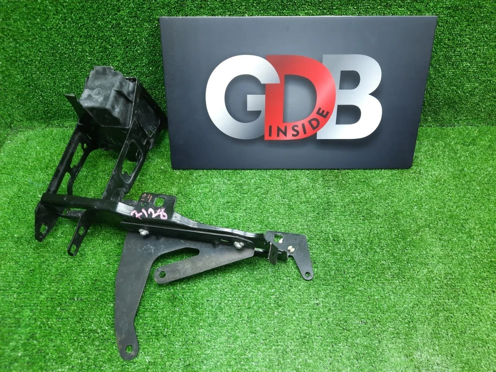 Кронштейн фары BMW 1 series 23.10.2012 51647245791 F20 N13B16A, передний левый