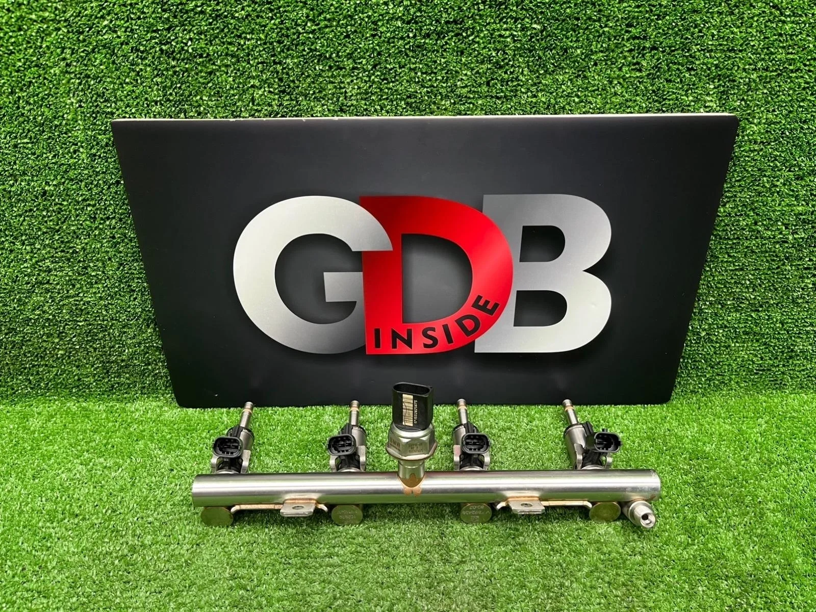 Топливная рампа с форсунками Bmw 1 Series 18.05.2015 13537592426 F20 N13B16A