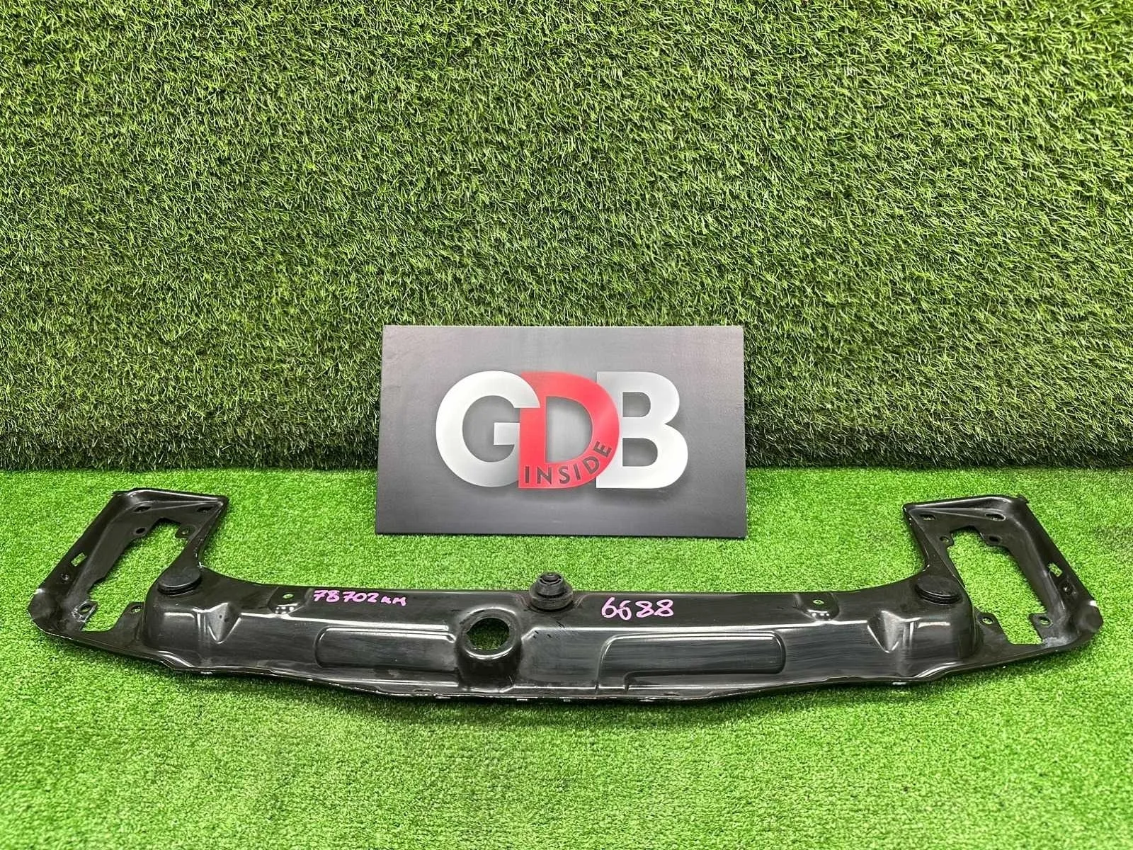 Верхняя планка телевизора Bmw 1 Series 21.04.2012 51647245786 F20 N13B16A