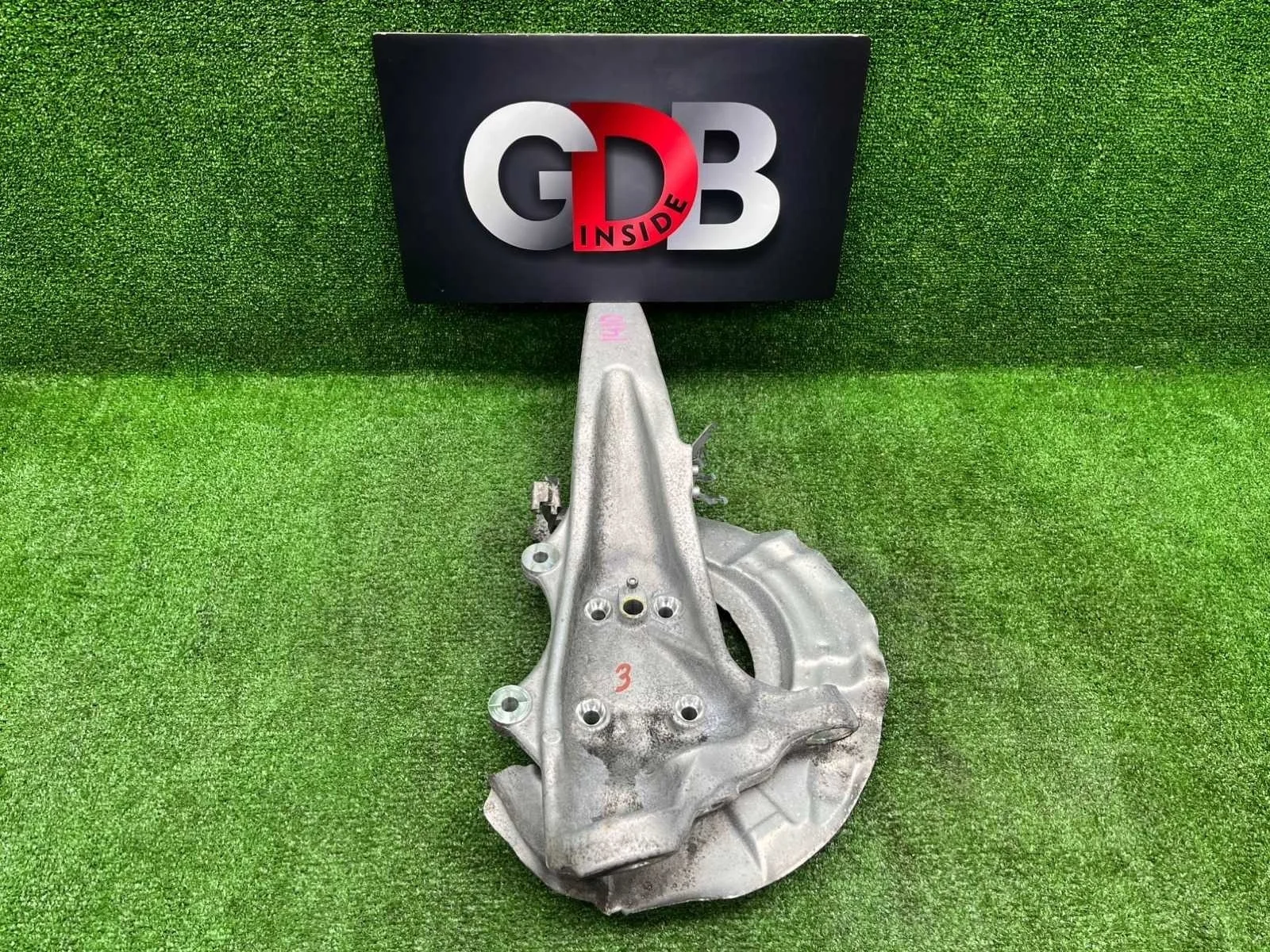 Кулак поворотный Bmw 5 Series 26.11.2010 31216775769 F11 N52B25AF, передний левый