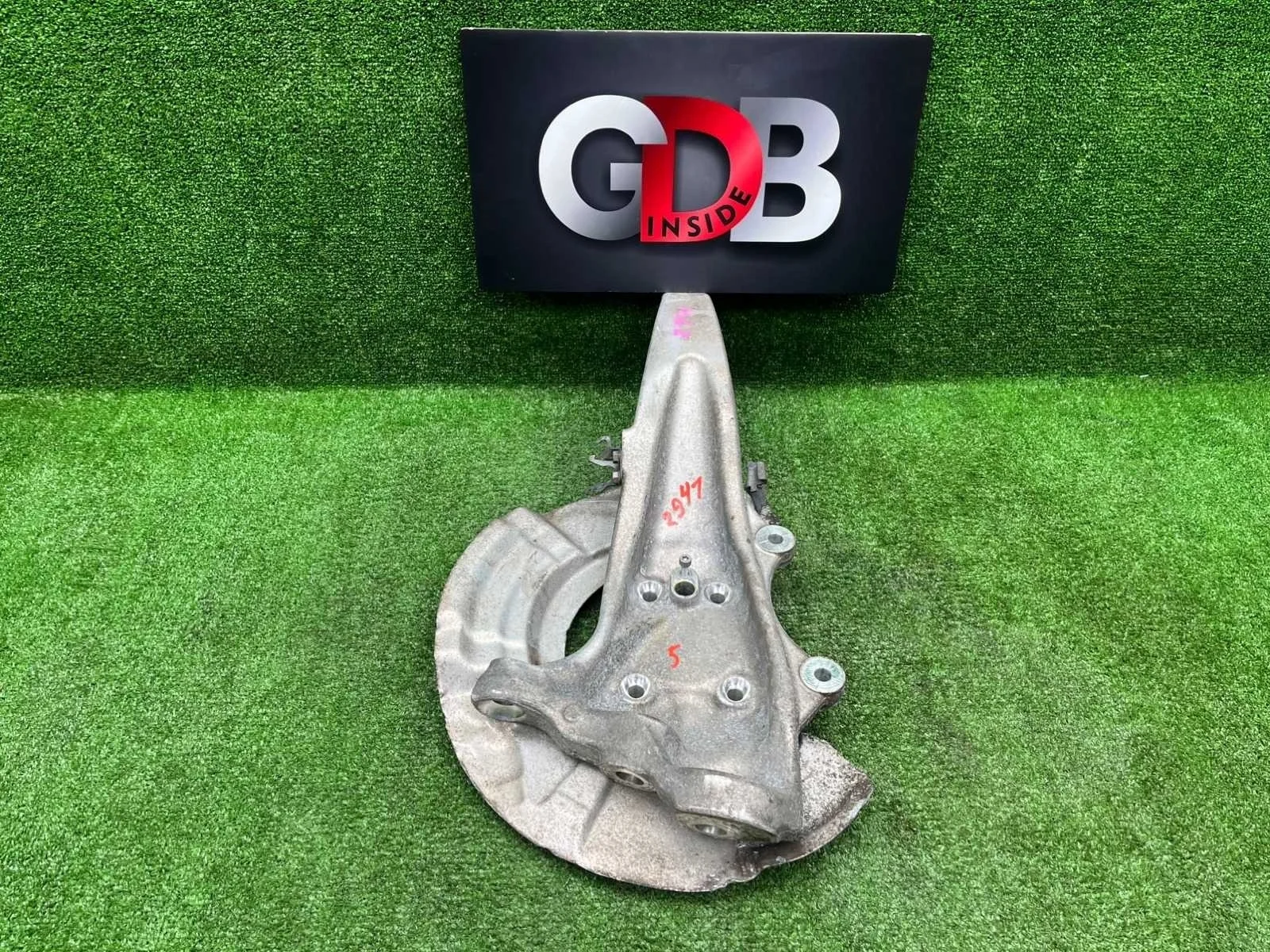 Кулак поворотный Bmw 7 Series 10.08.2012 31216775768 F01 N55B30A, передний правый