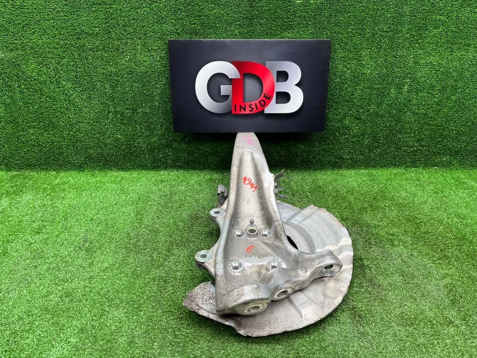 Кулак поворотный Bmw 7 Series 10.08.2012 31216775767 F01 N55B30A, передний левый