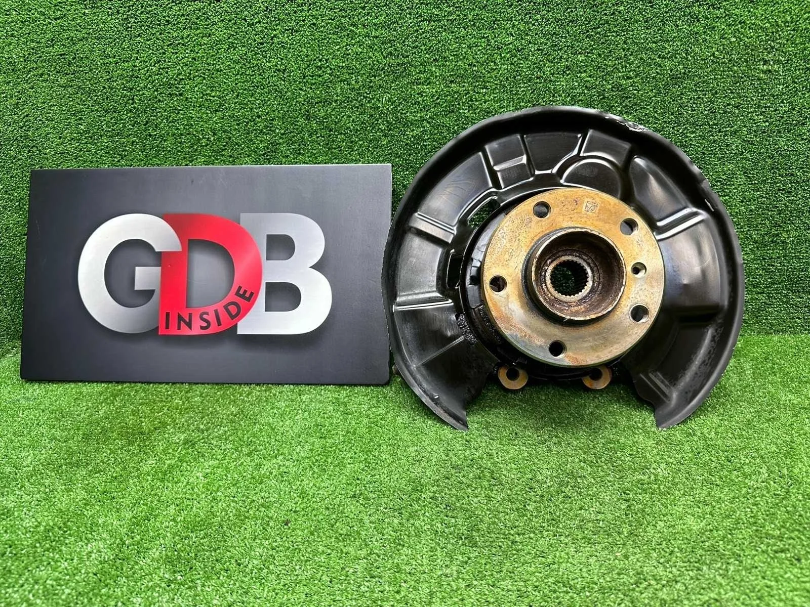 Кулак поворотный BMW 1 series 25.10.2014 33326792516 F20 N13B16A, задний правый