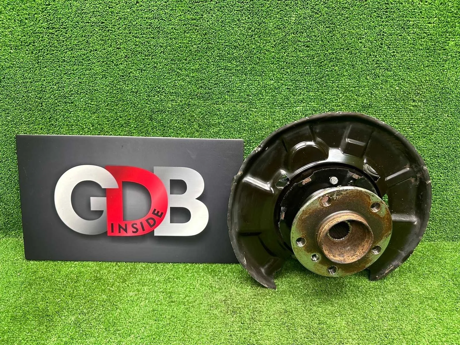 Кулак поворотный BMW 1 series 18.05.2015 33326792515 F20 N13B16A, задний левый