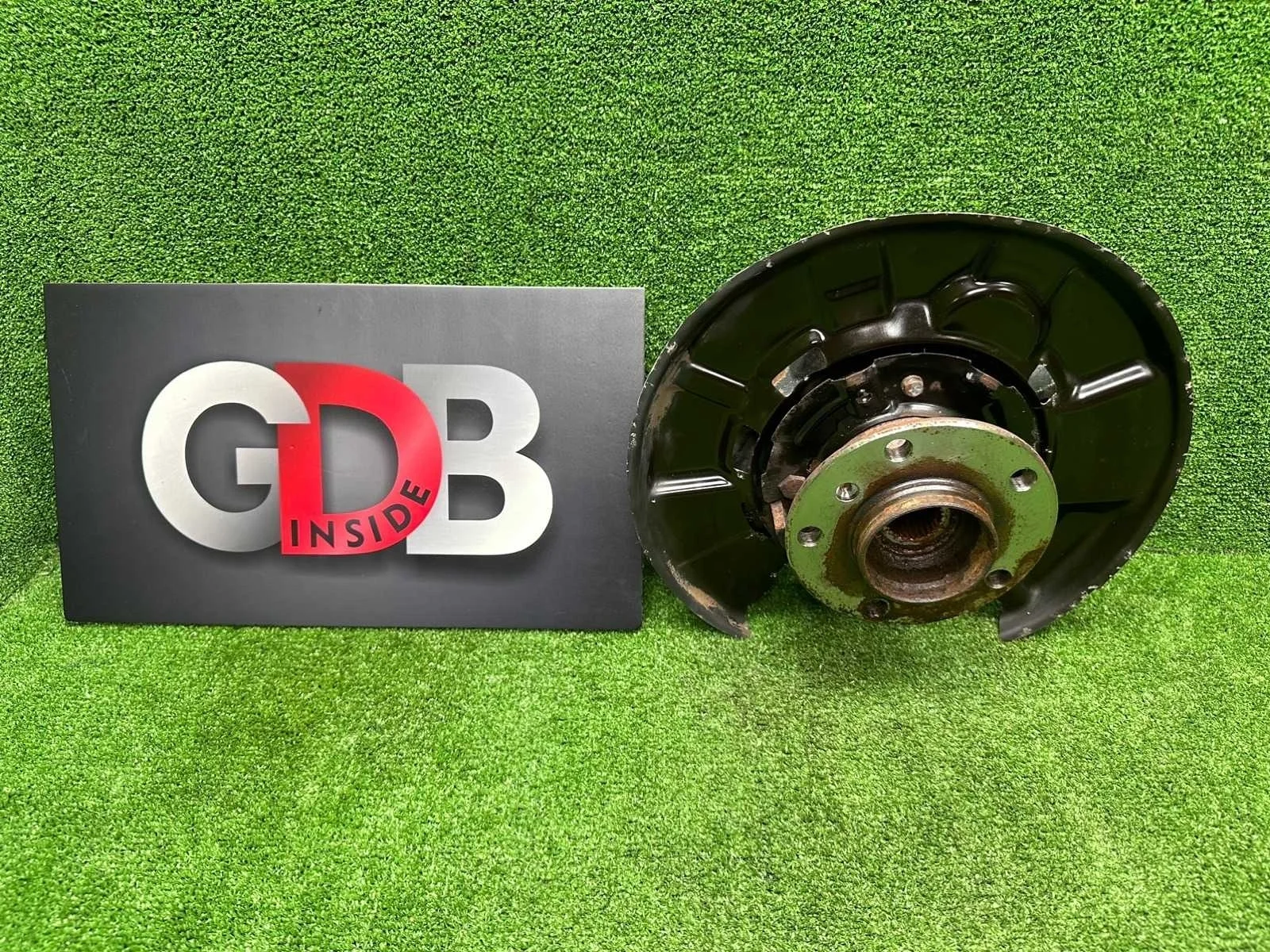 Кулак поворотный BMW 1 series 18.05.2015 33326792516 F20 N13B16A, задний правый