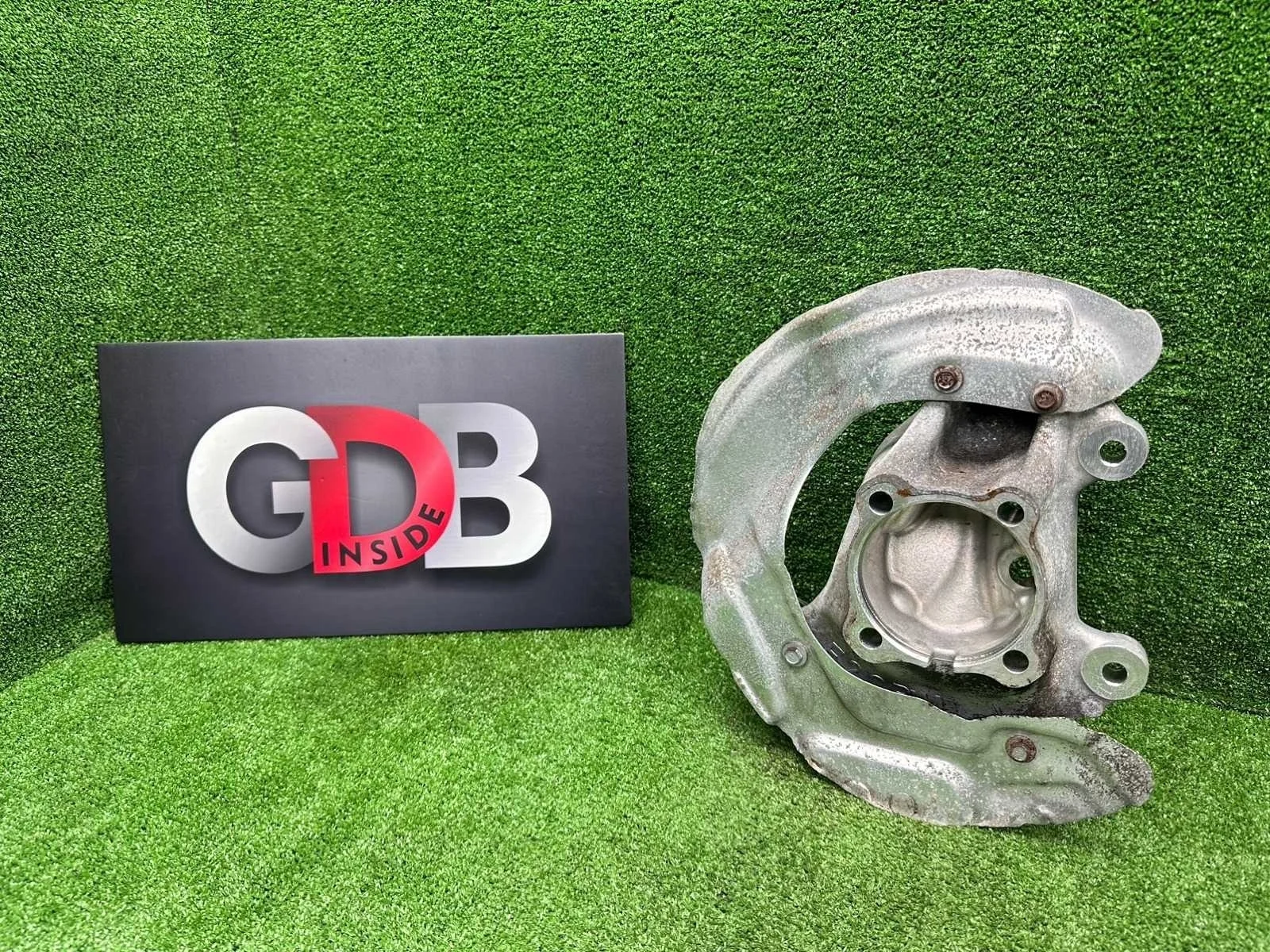 Кулак поворотный BMW 1 series 18.05.2015 31216792285 F20 N13B16A, передний левый