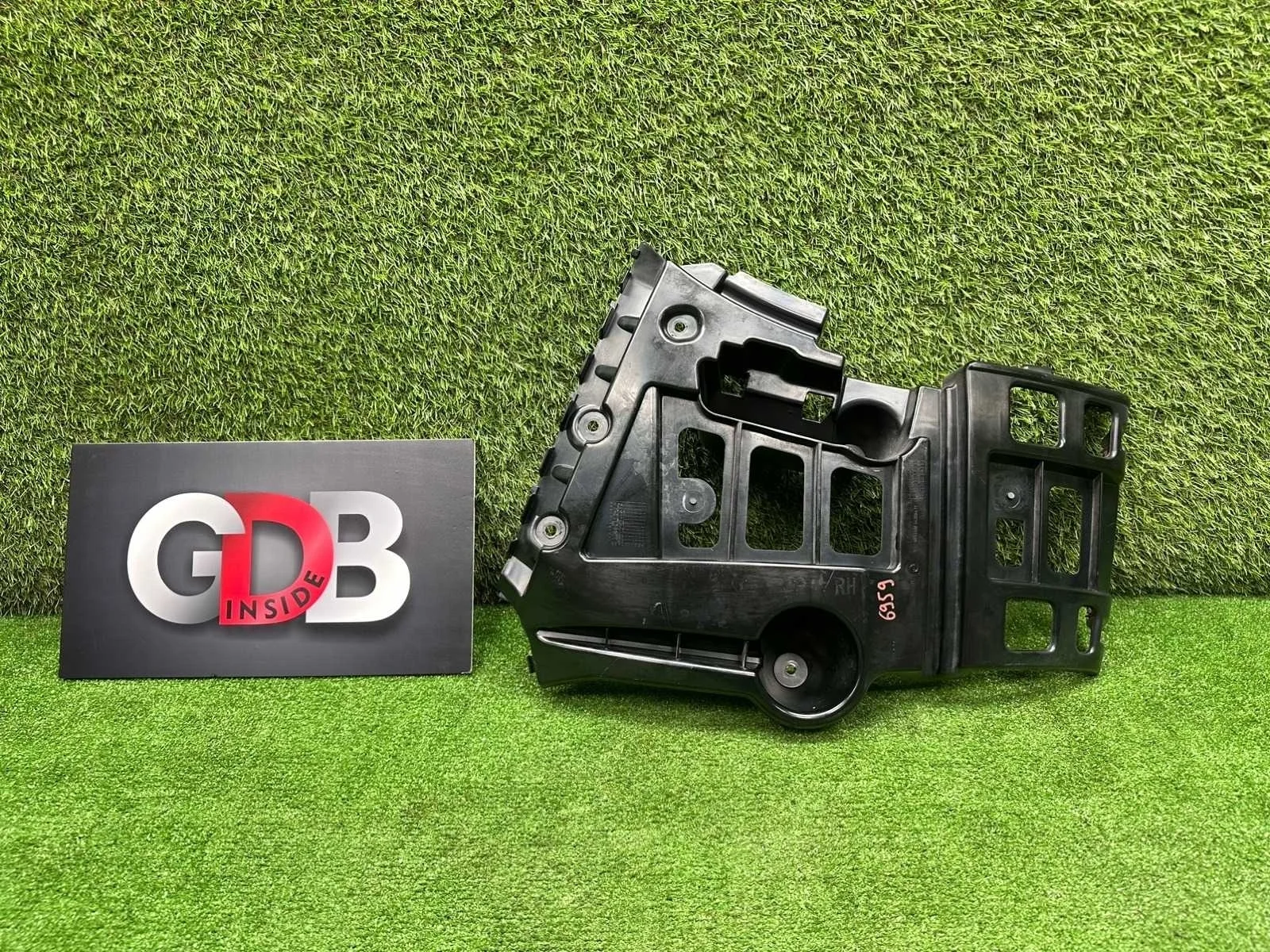 Кронштейн бампера BMW X1 25.10.2011 51122991780 E84 N20B20A, задний правый