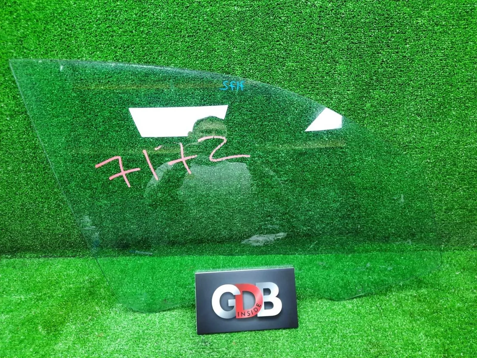 Стекло двери BMW 1 series 51337067792 E87, переднее правое