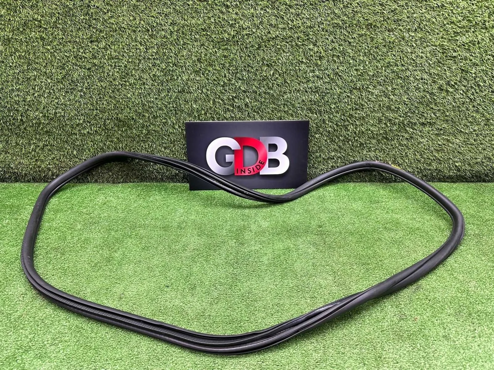 Уплотнительная резинка BMW 3 series 15.10.2012 51357258330 F30 N55B30A, задняя