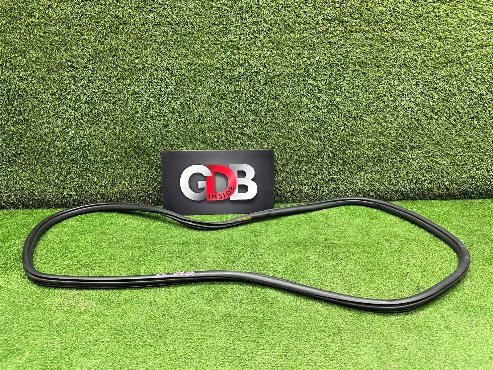 Уплотнительная резинка BMW 3 series 15.10.2012 51357258330 F30 N55B30A, задняя