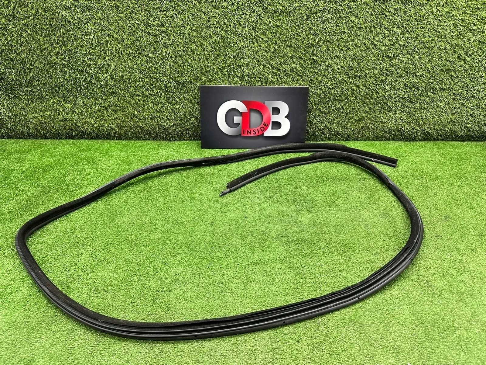 Уплотнительная резинка BMW 5 series 30.10.2008 51727122433 E60 N52B25A, передняя