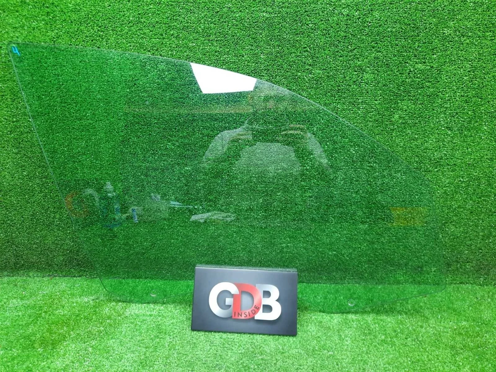 Стекло двери BMW 1 series 51337067792 E87, переднее правое