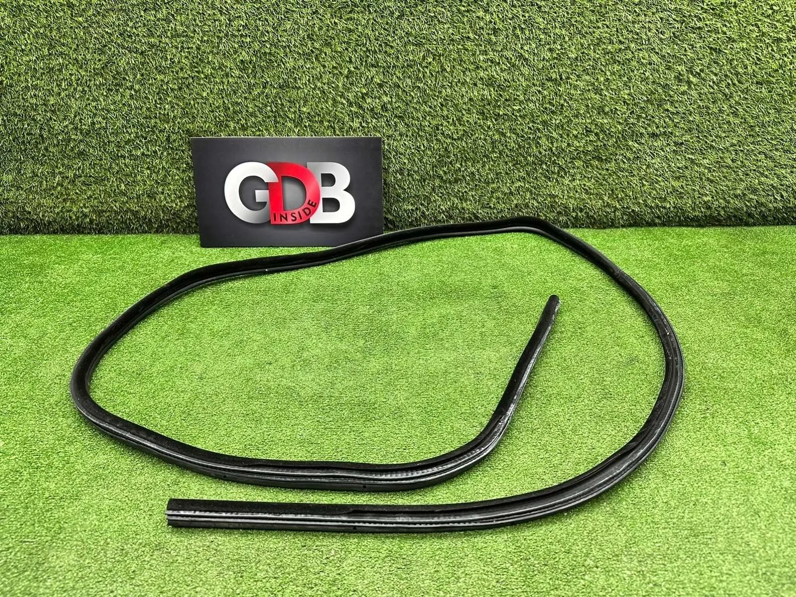 Уплотнительная резинка BMW 5 series 17.05.2006 51727122433 E60 N52B25A, передняя