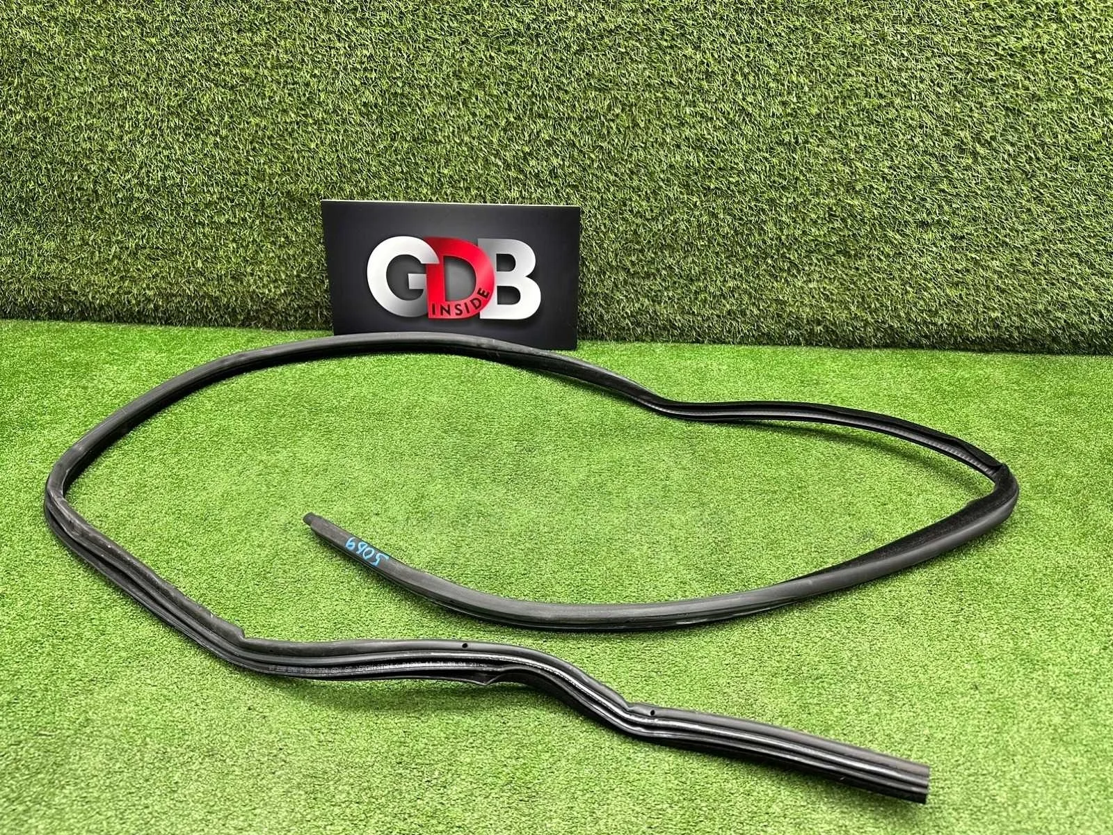 Уплотнительная резинка BMW 5 series 04.10.2004 51727122433 E60 M54B25, передняя