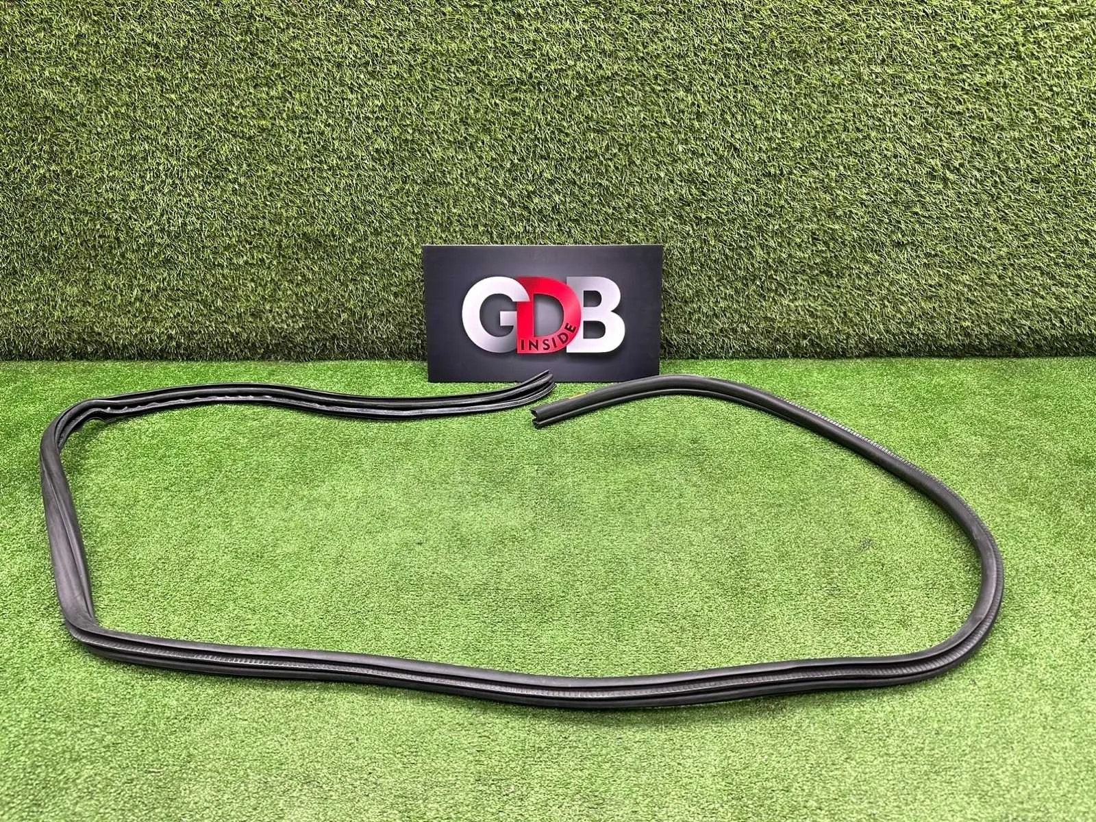 Уплотнительная резинка BMW 3 series 2013 51727303967 F30 N20B20A, задняя