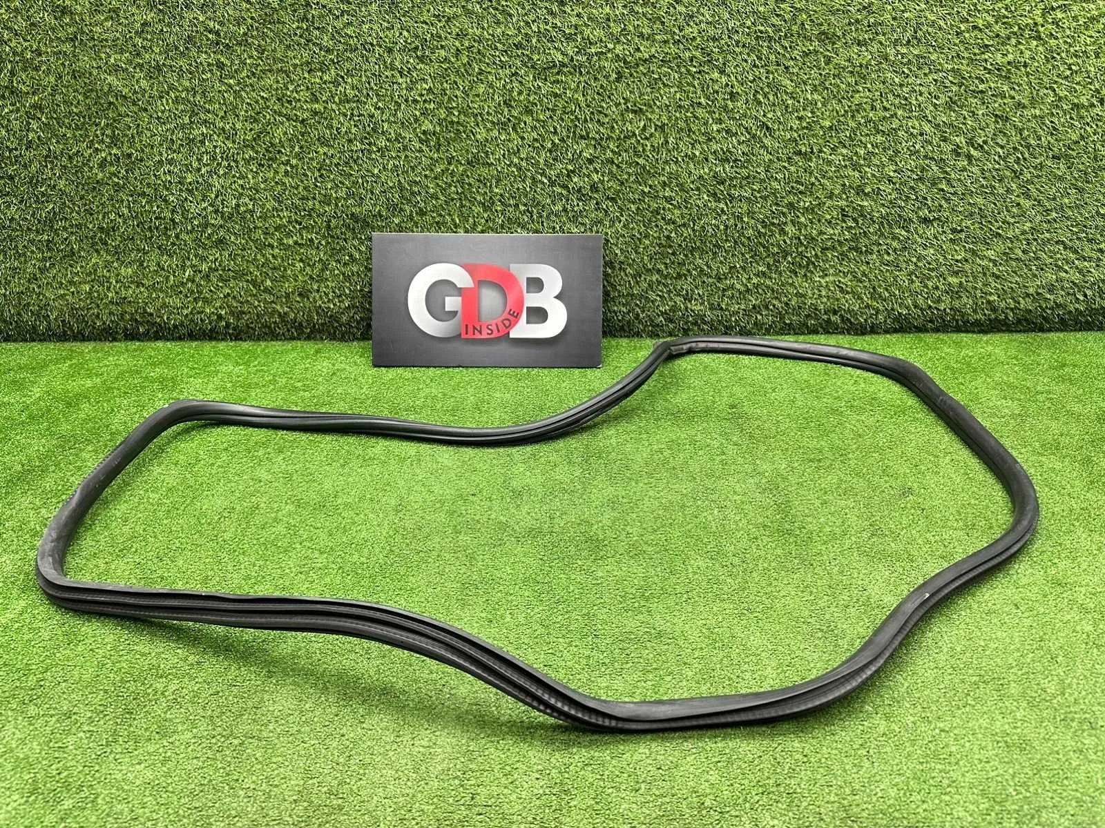 Уплотнительная резинка BMW X3 2011 51227300249 F25 N55B30A, задняя