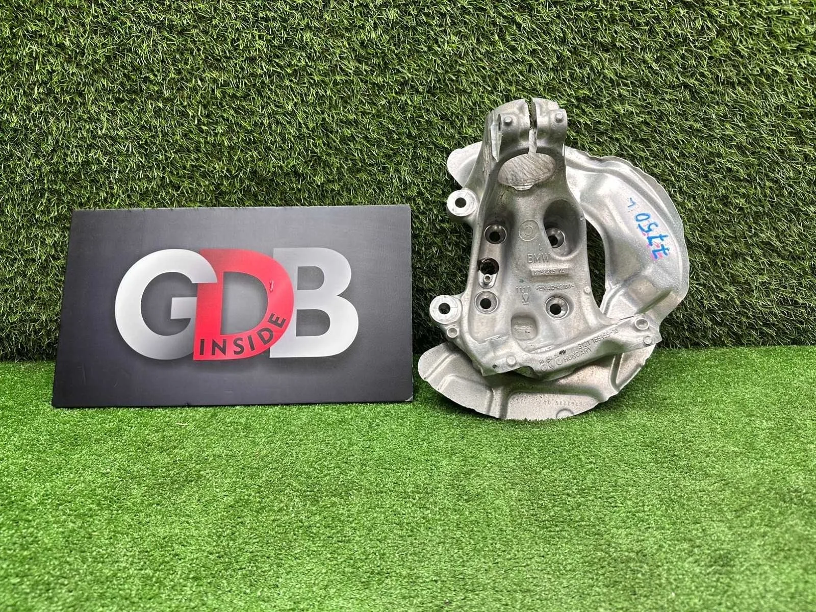 Кулак поворотный BMW 1 series 25.10.2014 31216792285 F20 N13B16A, передний левый