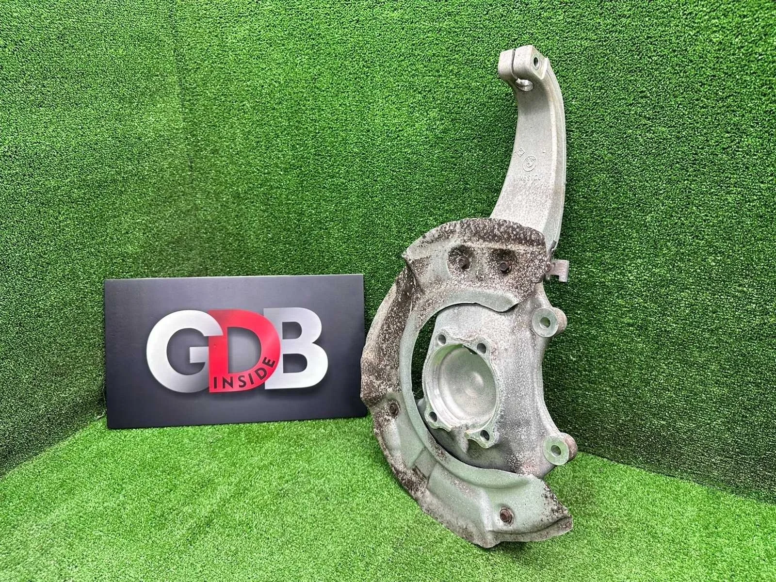 Кулак поворотный BMW 5 series 18.01.2011 31216775769 F10 N52B25AF, передний левый