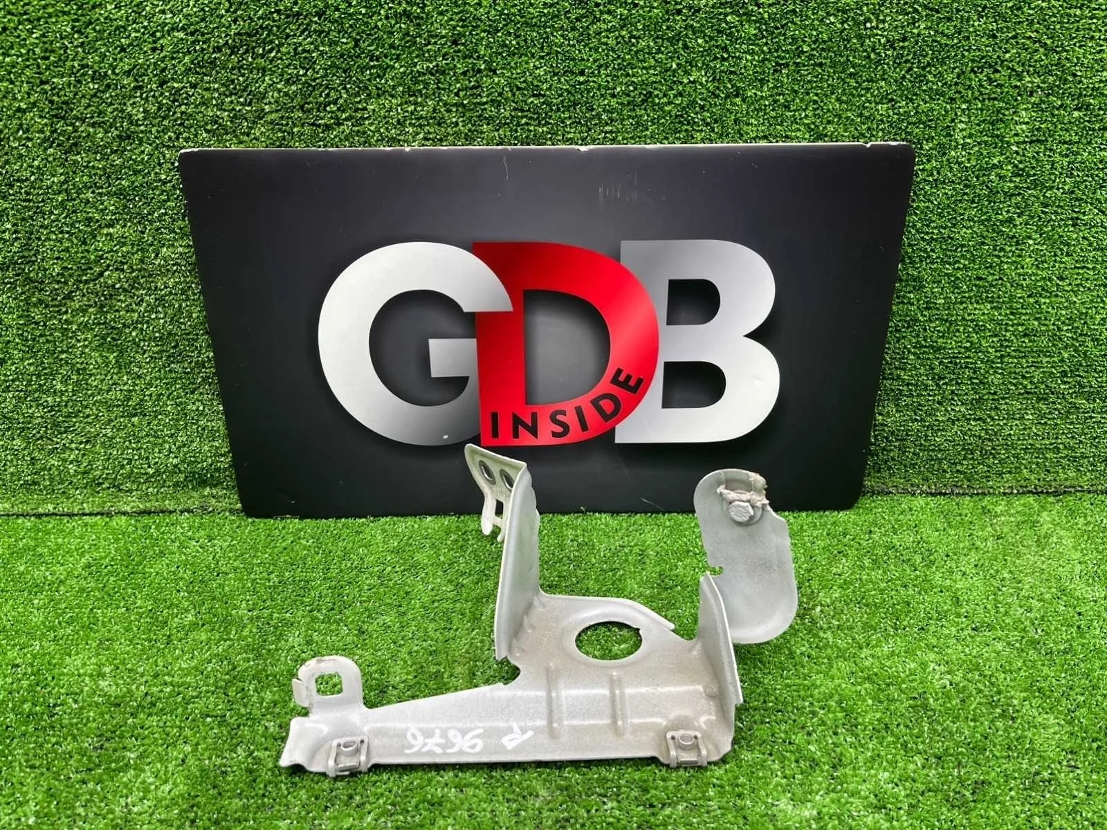 Кронштейн крыла BMW X3 2011 41357267328 F25 N55B30A, передний правый