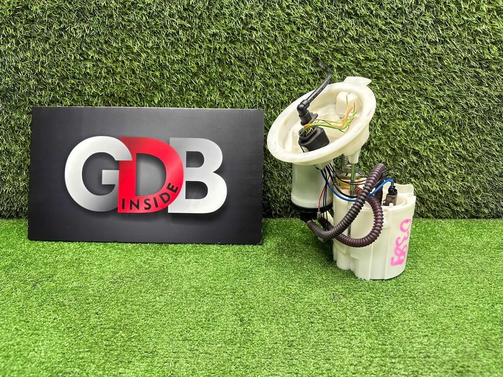 Топливная станция с насосом Bmw 3 Series 06.08.2013 16117243975 F30 N20B20B