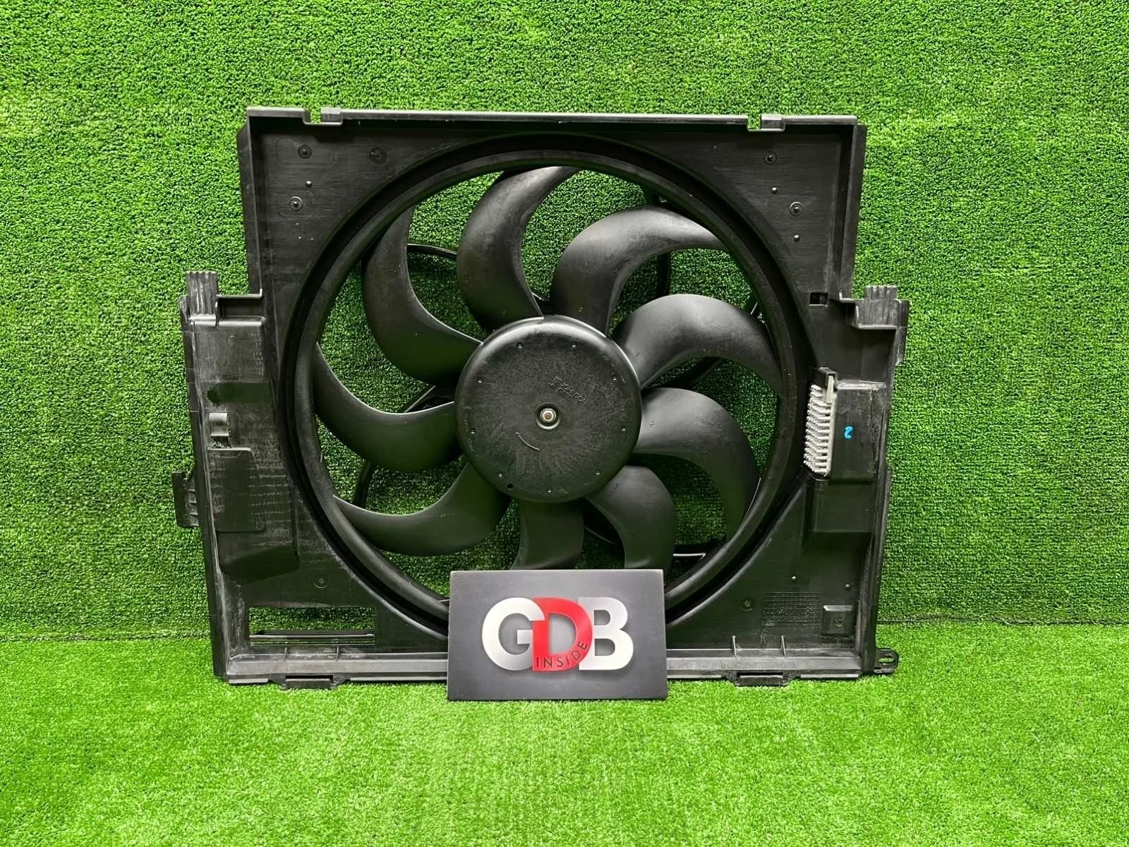 Вентилятор радиатора Bmw 1 Series 18.05.2015 17428641963 F20 N13B16A