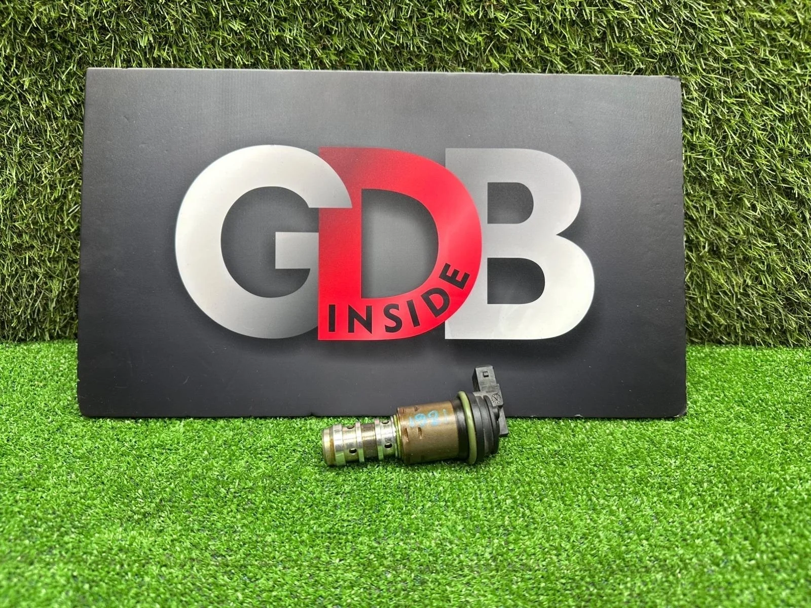 Клапан электромагнитный изменения фаз ГРМ BMW 7 series 2007 11367560462 E65 N62B40A