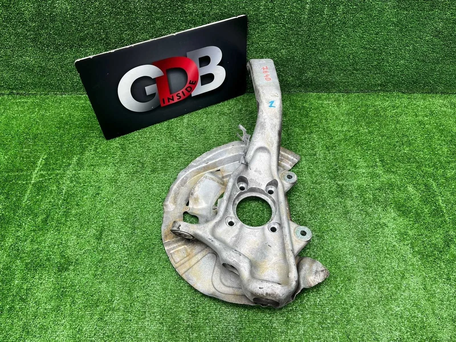 Кулак поворотный Bmw X5 2010 31216869870 E70 N55B30A, передний правый