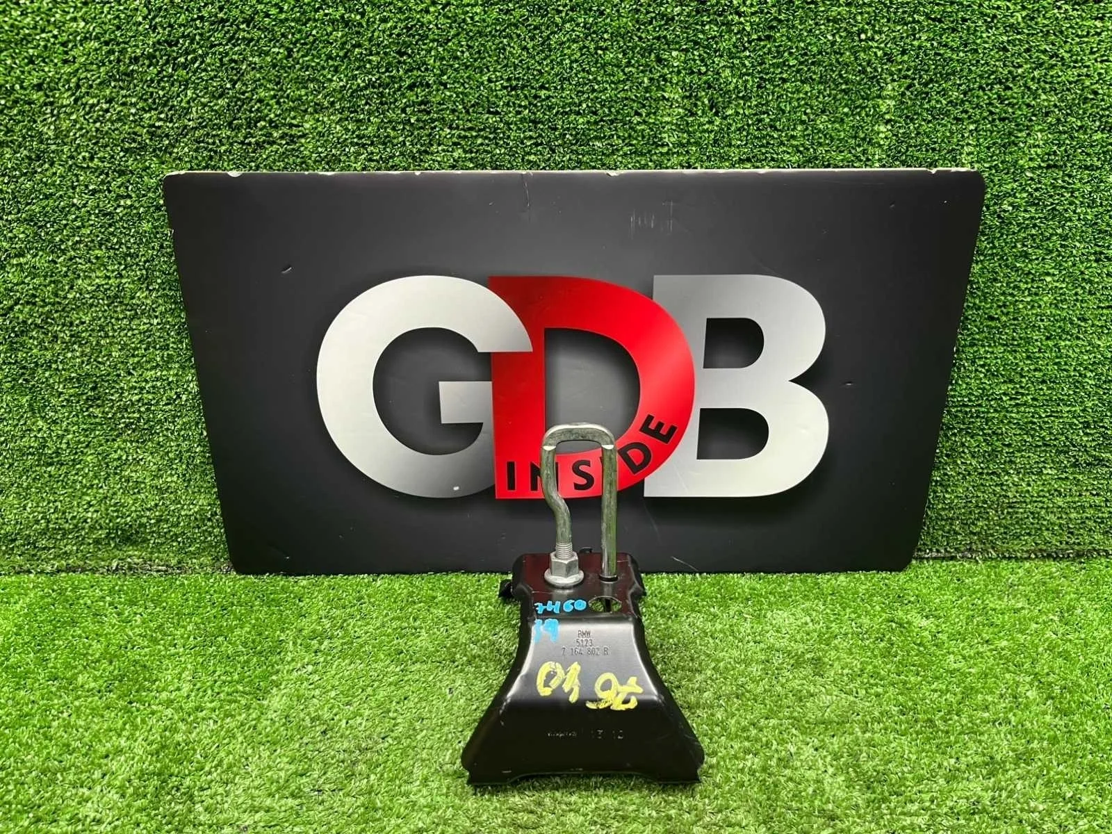 Скоба замка капота BMW X5 2010 51237164802 E70 N55B30A, передняя правая