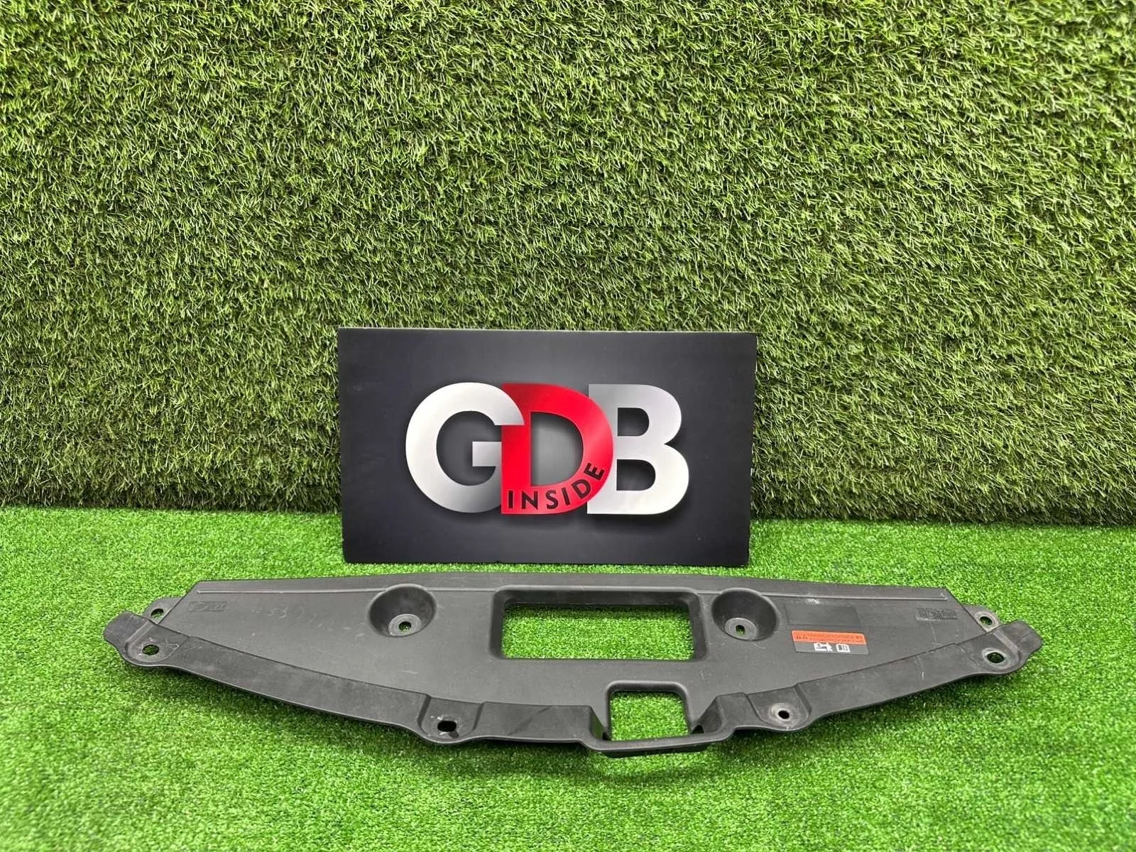 Накладка на радиатор Nissan Teana 620783TS0A L33