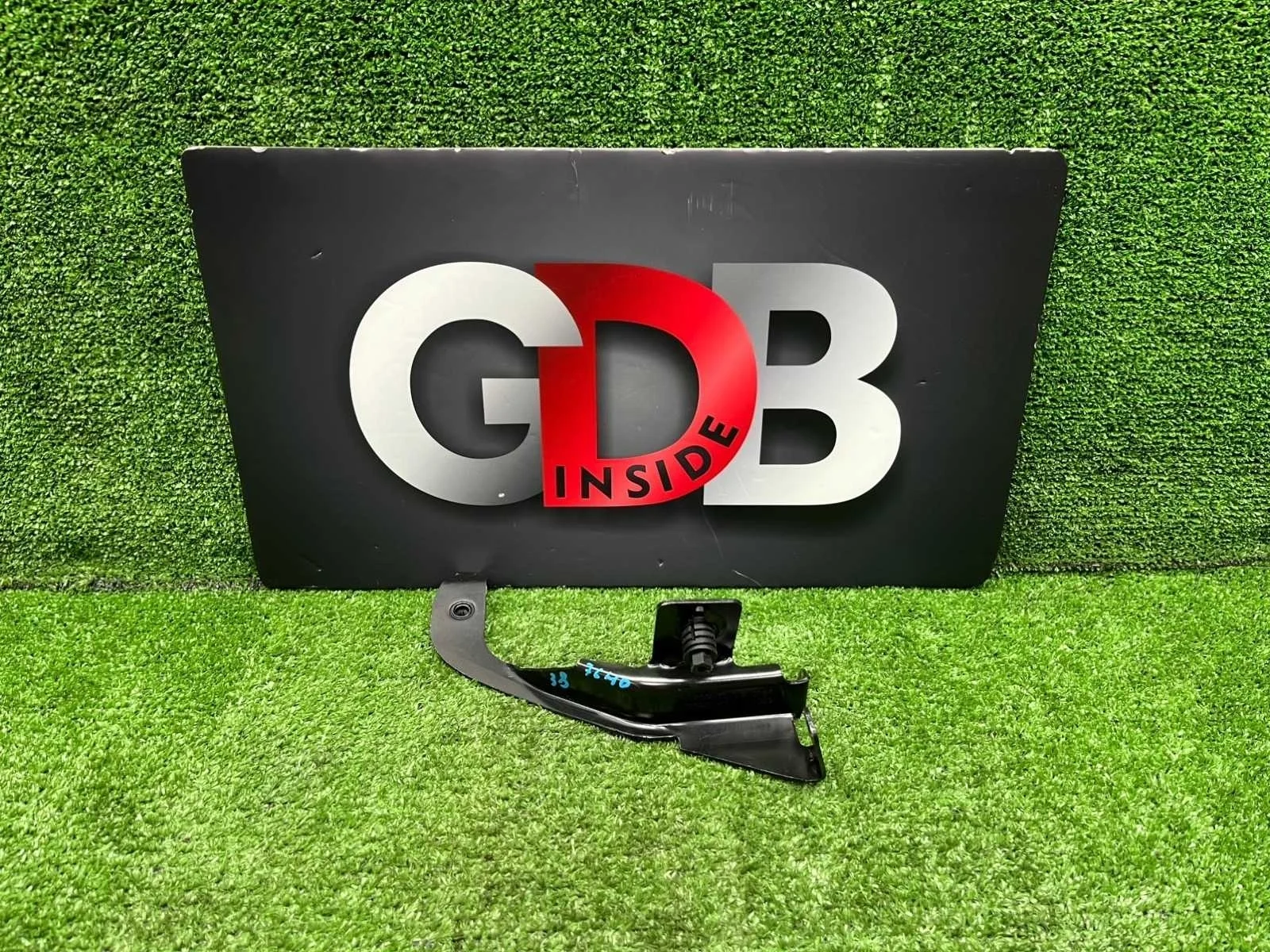 Кронштейн крыла Bmw 6 Series 2003 51647060811 E63 N62B44A, передний левый